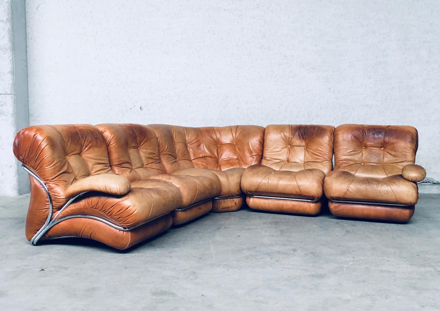 Italienisches COROLLA Leder-Sofa im italienischen Design von I.P.E., 1970''s (Metall) im Angebot