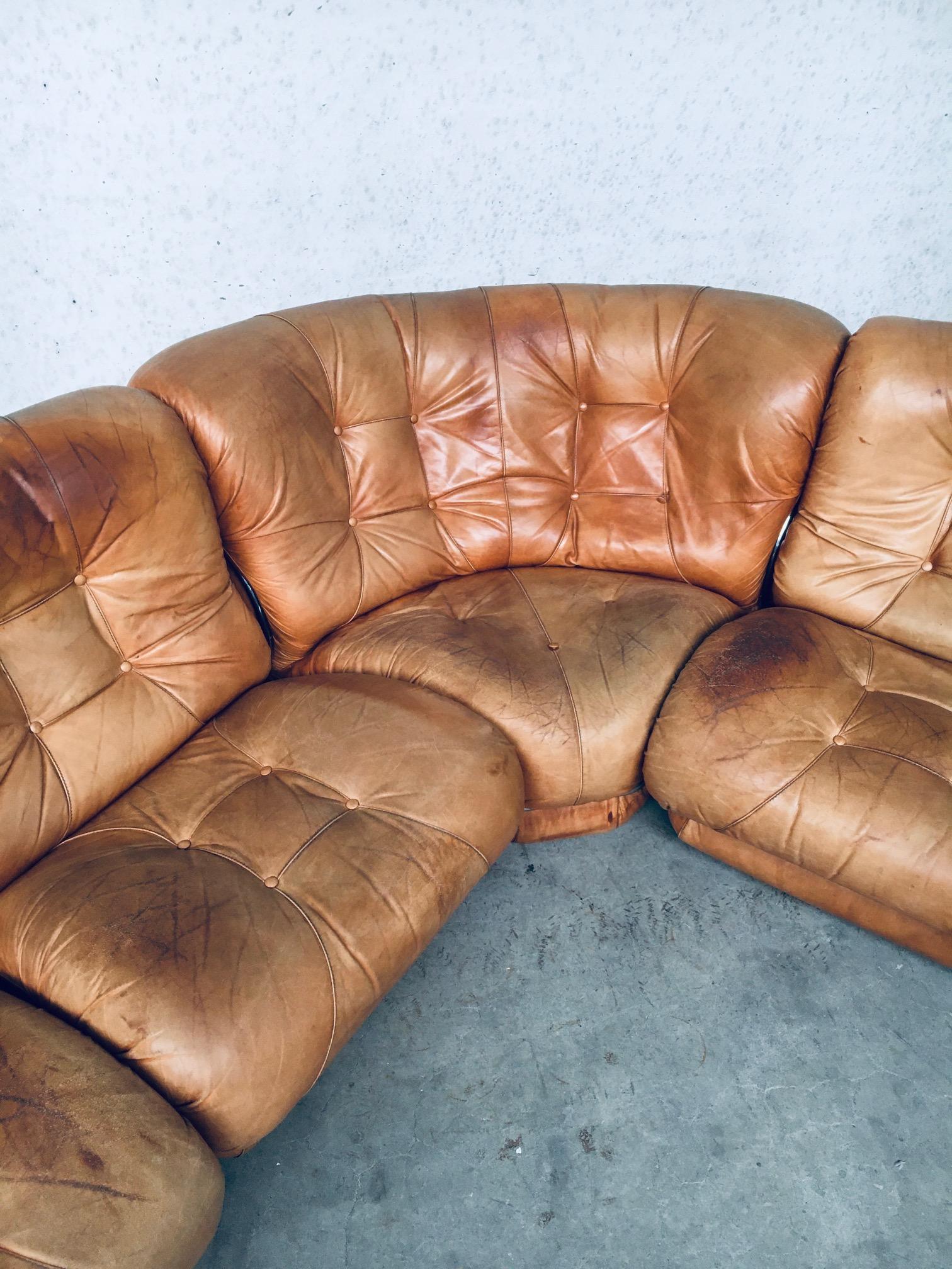Italienisches COROLLA Leder-Sofa im italienischen Design von I.P.E., 1970''s im Angebot 3