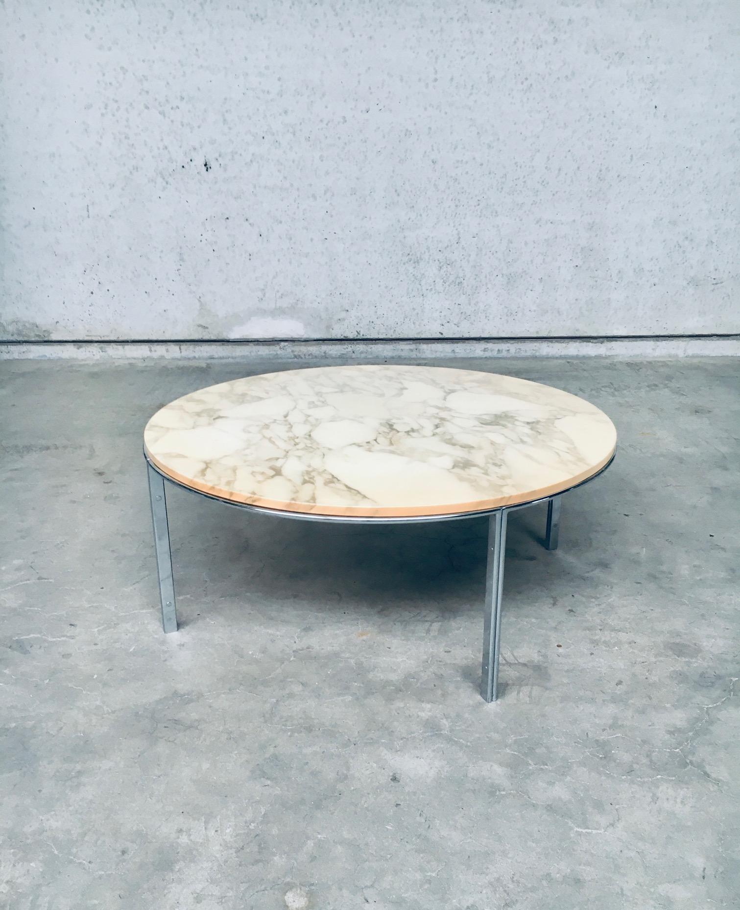 Vintage Mid-Century Modern Italian Design Marble Coffee Table. Made in Italy, 1960s / 70s. Round marble top on chrome metal base. Very nice yellowish carrara marble top on chromed folded steel 4 legged base. Very nice sleek good proportioned design.