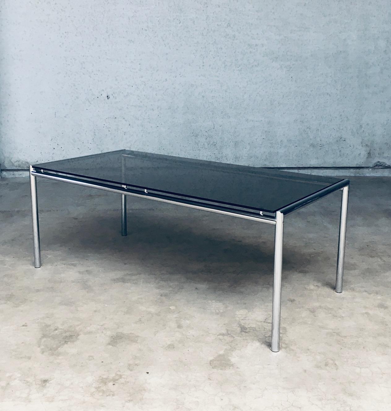 Midcentury Modern Italian Design Tubular Chrome & Smoke Glass Dining Table, 70's In Good Condition For Sale In Oud-Turnhout, VAN