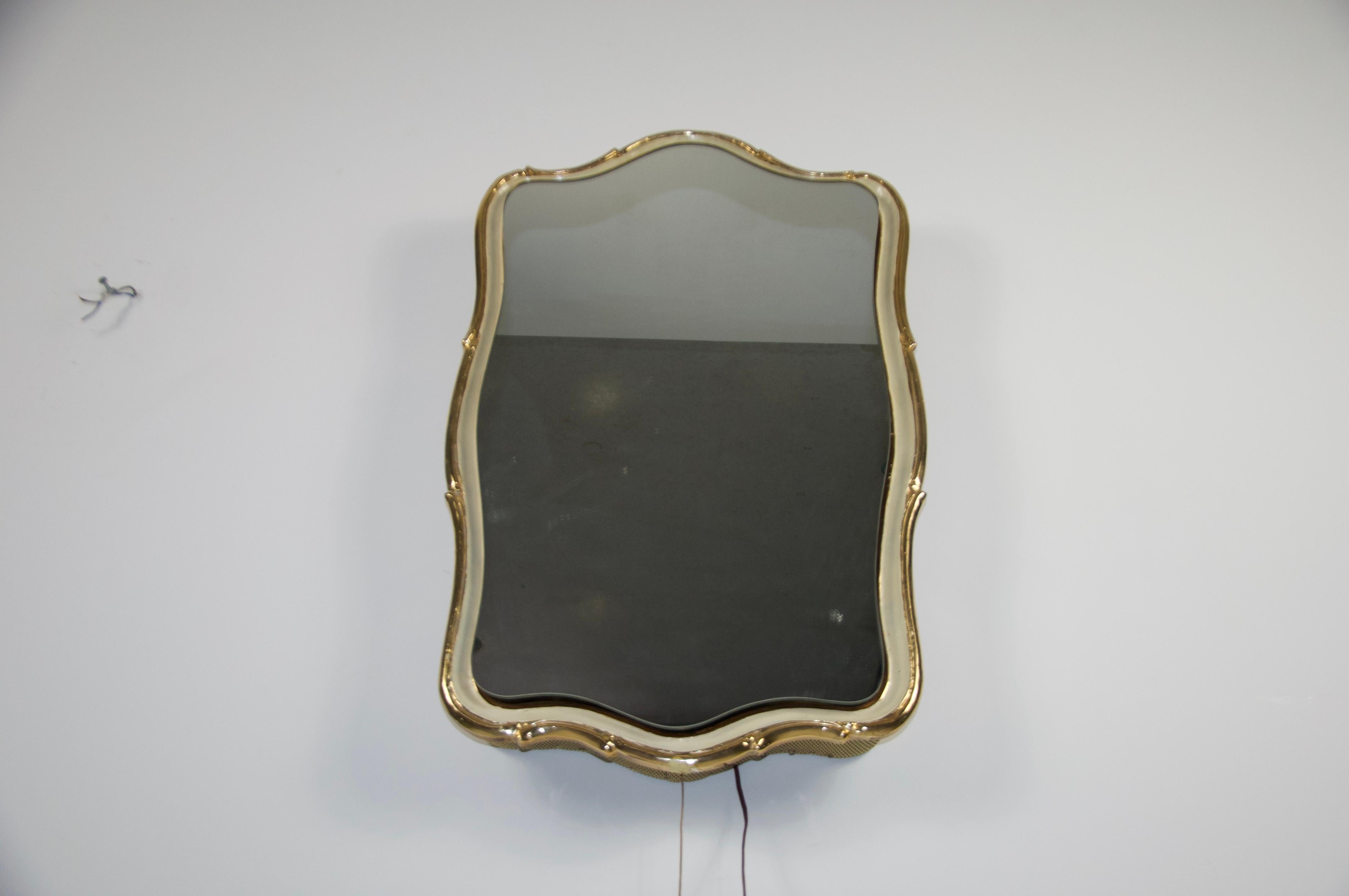 Mid-Century Modern Miroir mural en laiton illuminé, Italie, années 1960 en vente