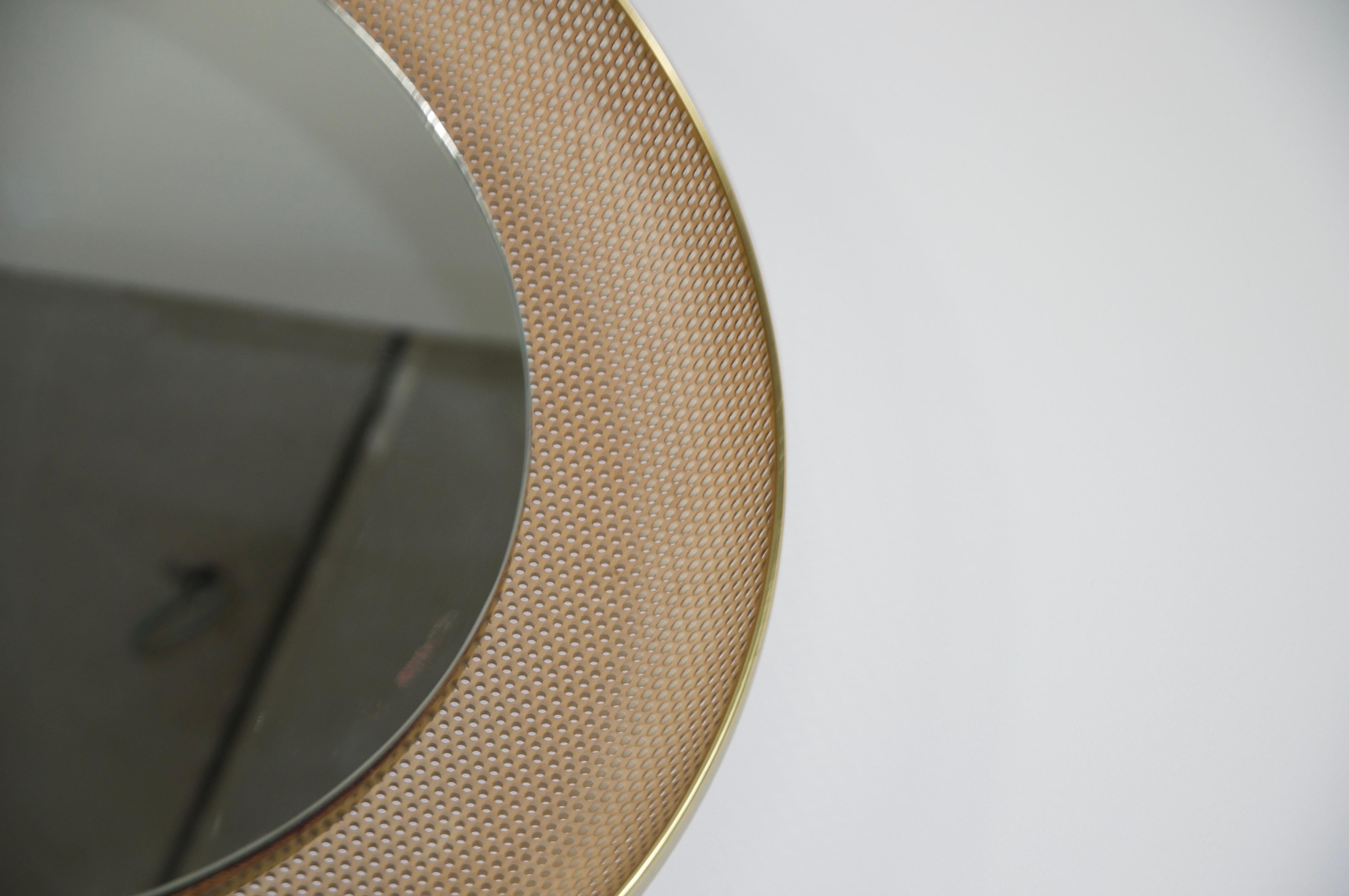 Midcentury Modern Italian Round Illuminated Brass Wall Mirror, Italy, 1960s For Sale 4