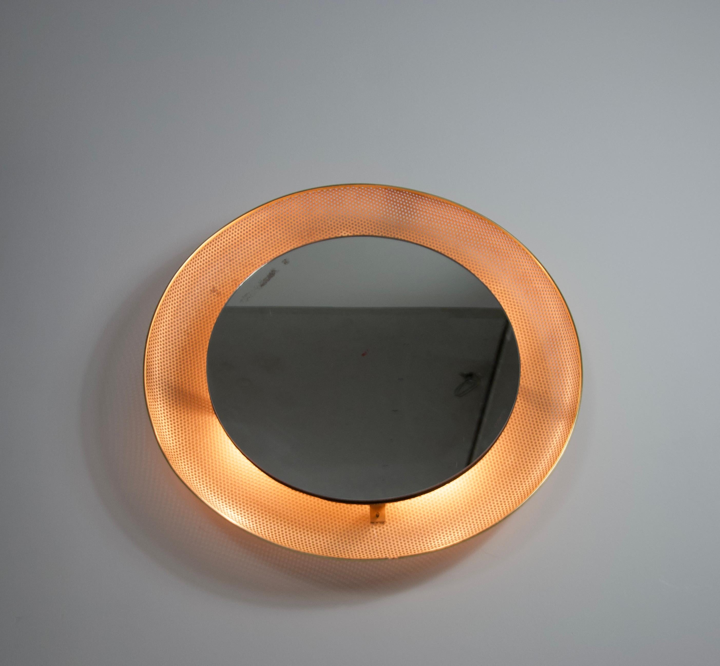 Mid-Century Modern Midcentury Modern Italian Round Illuminated Brass Wall Mirror, Italy, 1960s For Sale