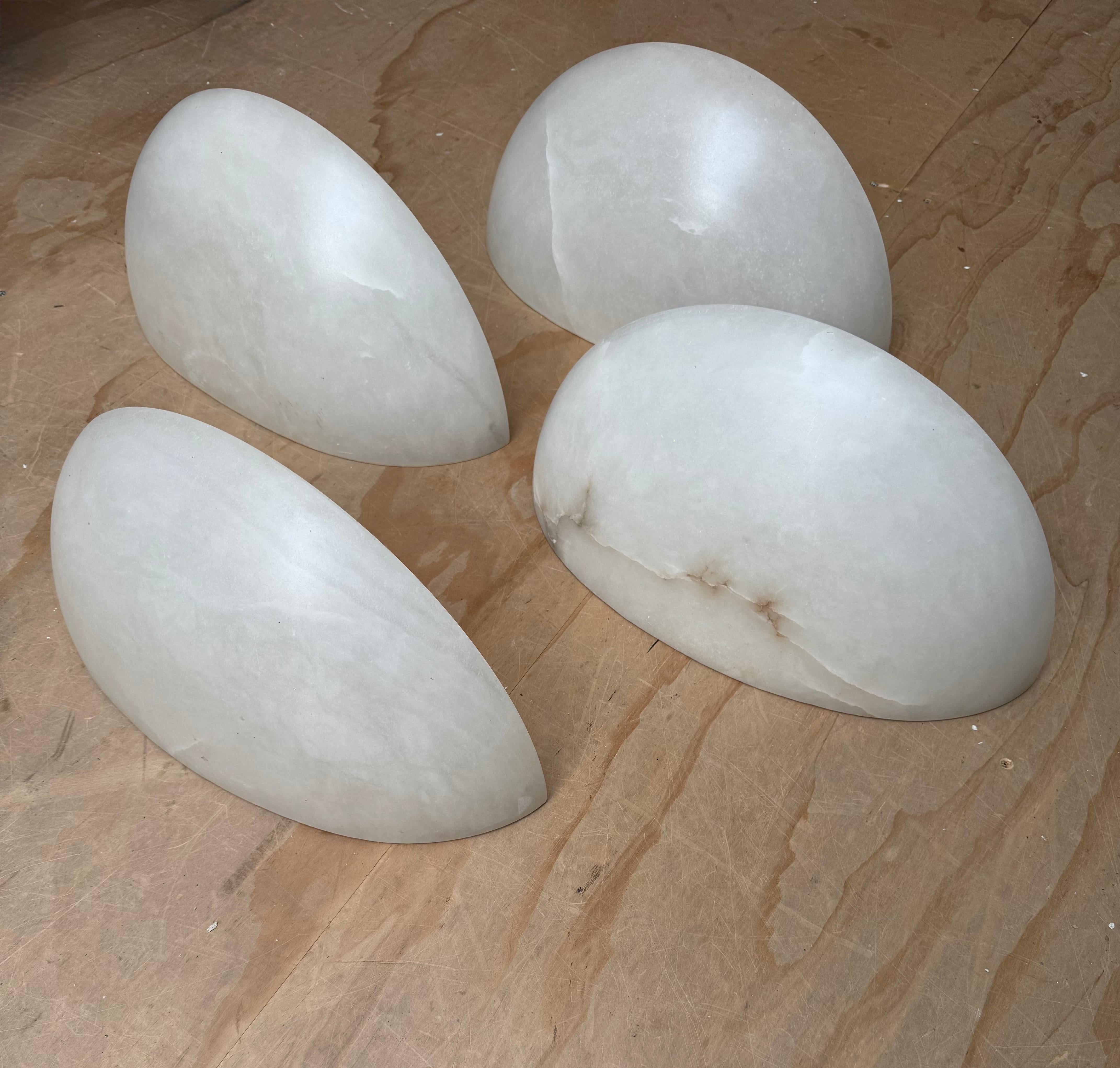 Italienisches 4er-Set Mid-Century-Modern-Wandleuchter aus Alabaster im Art-déco-Stil, Mid-Stil (Handgeschnitzt) im Angebot