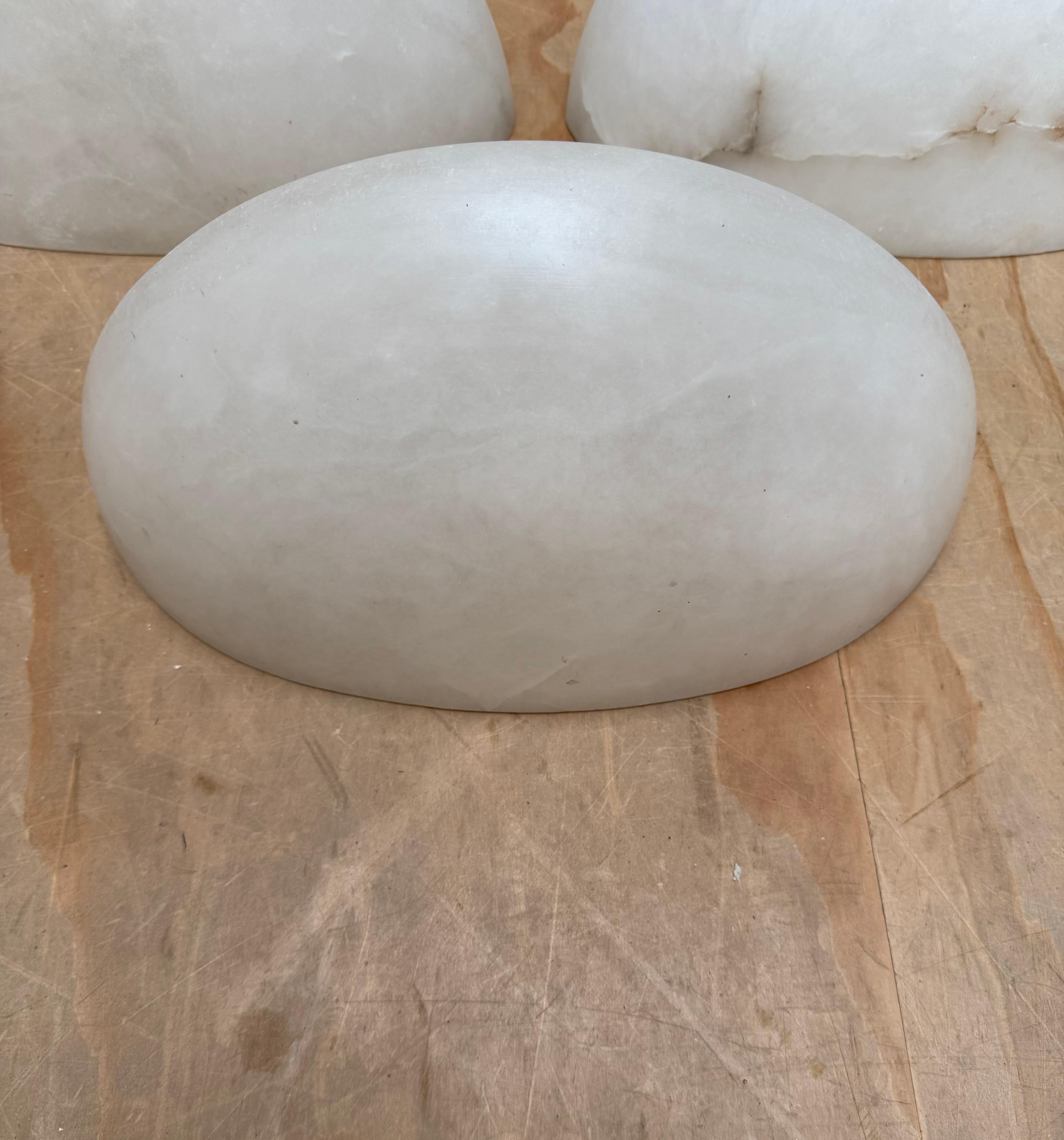 Italienisches 4er-Set Mid-Century-Modern-Wandleuchter aus Alabaster im Art-déco-Stil, Mid-Stil im Zustand „Hervorragend“ im Angebot in Lisse, NL