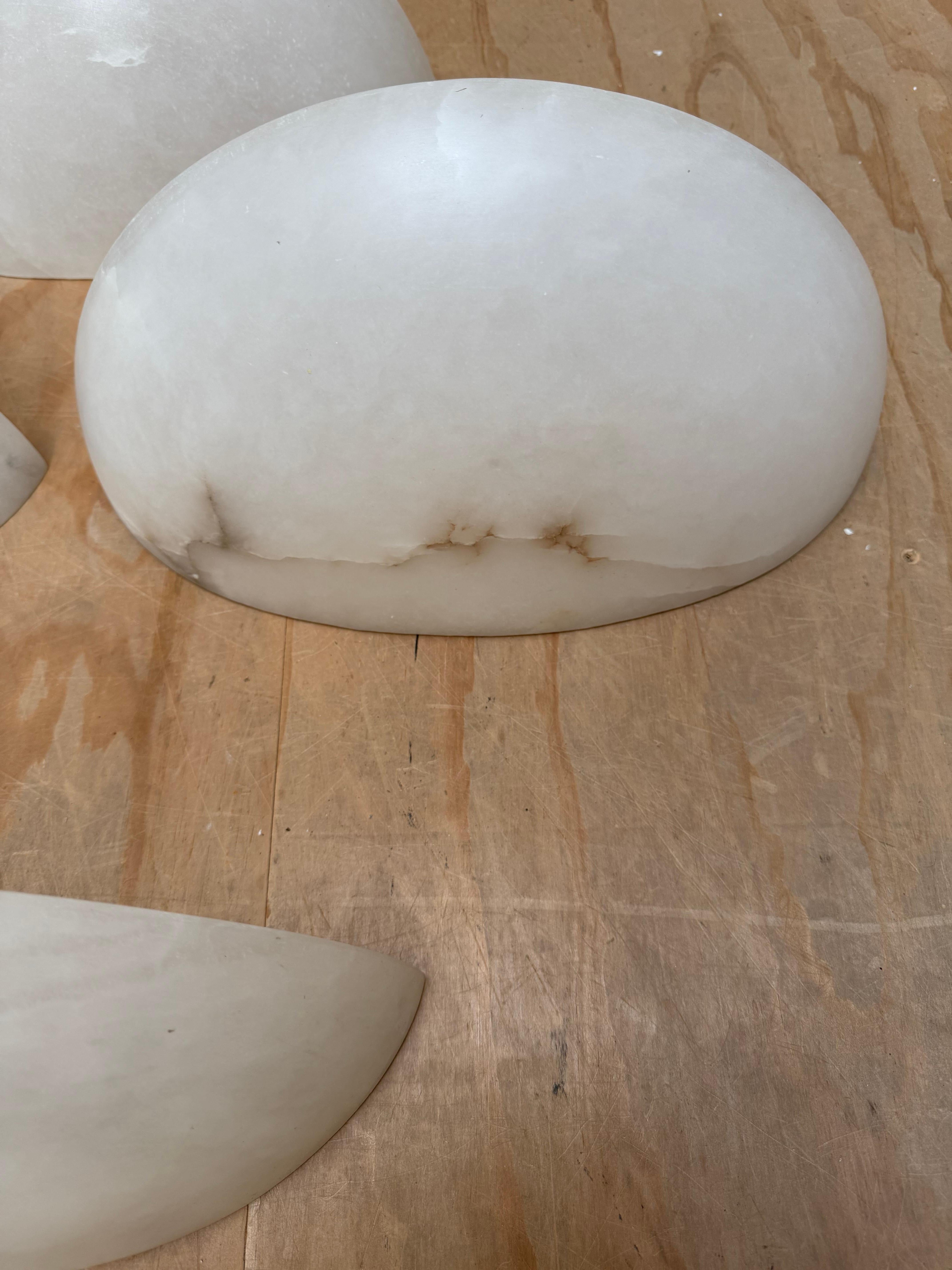 Italienisches 4er-Set Mid-Century-Modern-Wandleuchter aus Alabaster im Art-déco-Stil, Mid-Stil (20. Jahrhundert) im Angebot