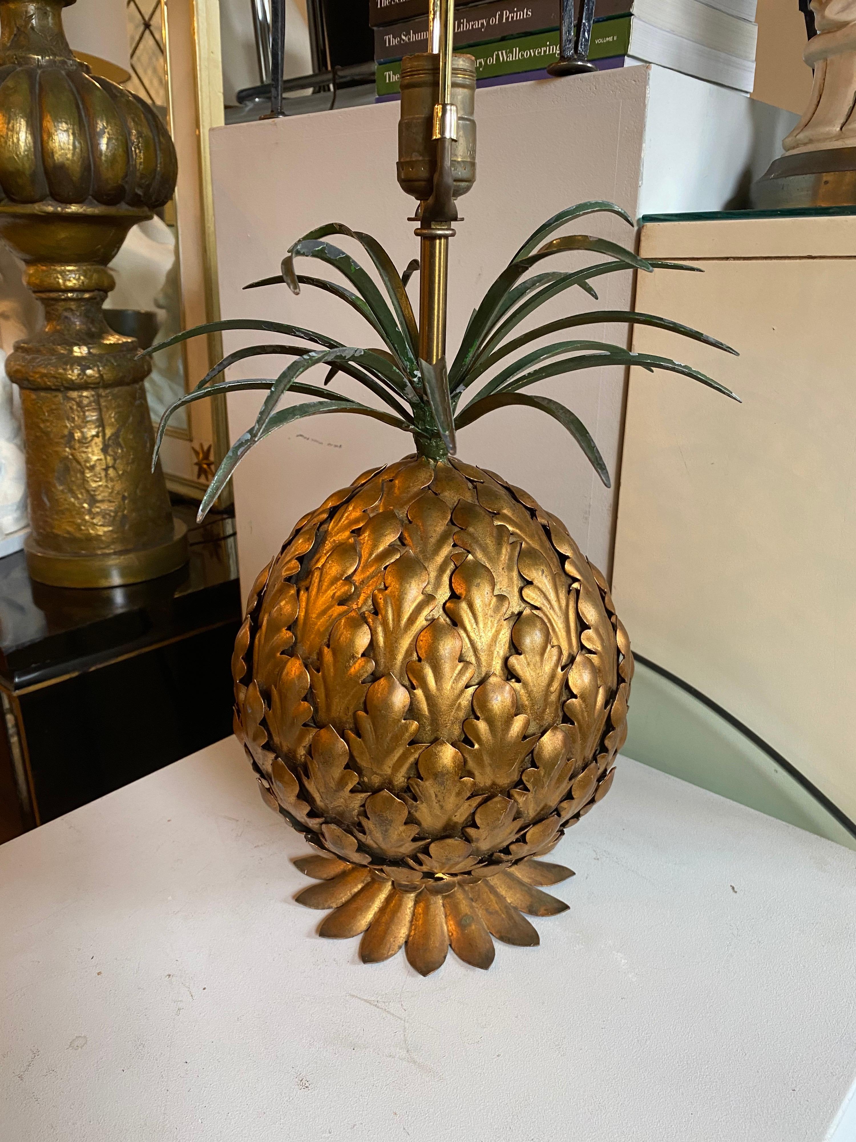 Mid-Century Modern Italian Tole Gilt Metal Pineapple Lamp, Hollywood Regency 1