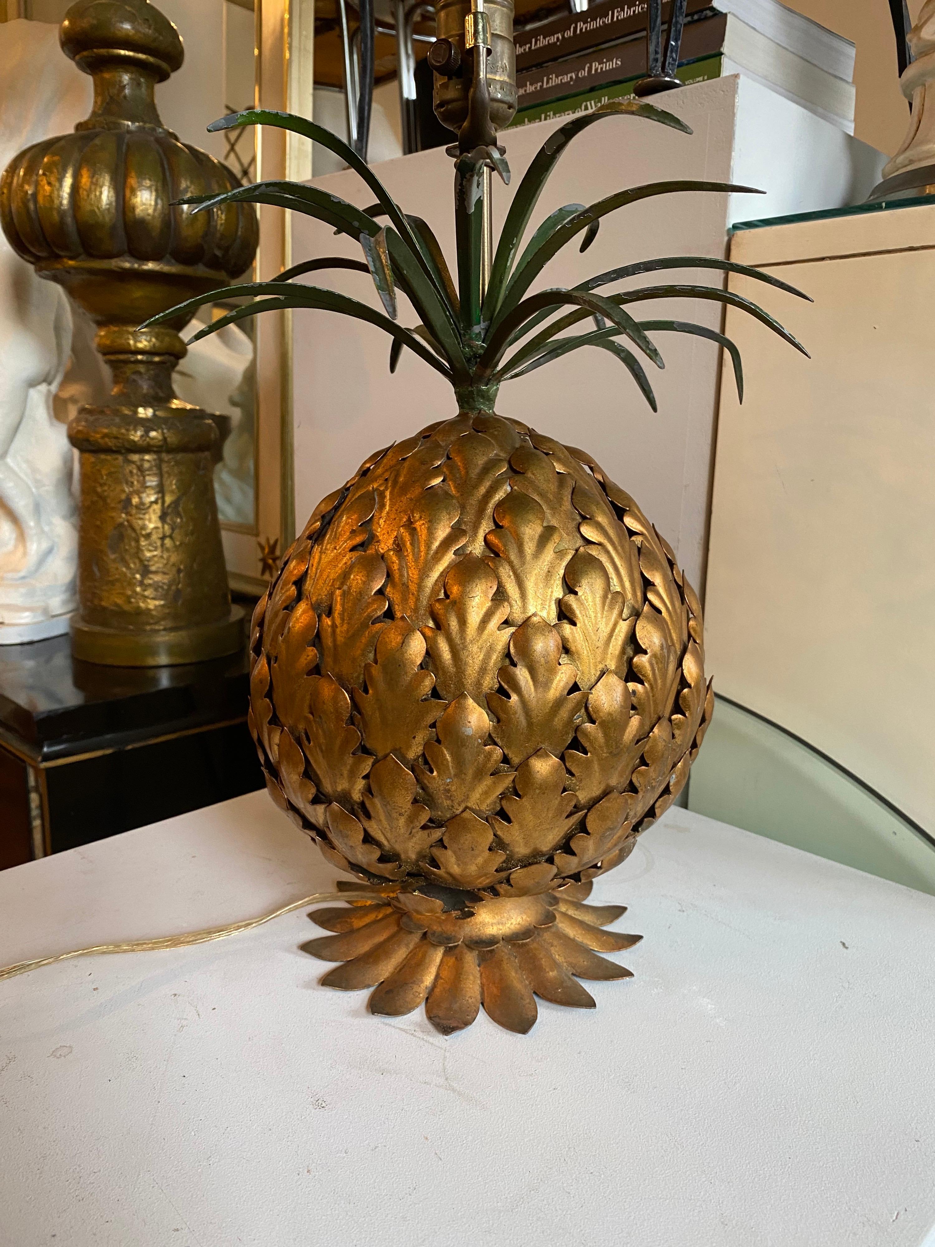 Mid-Century Modern Italian Tole Gilt Metal Pineapple Lamp, Hollywood Regency 3