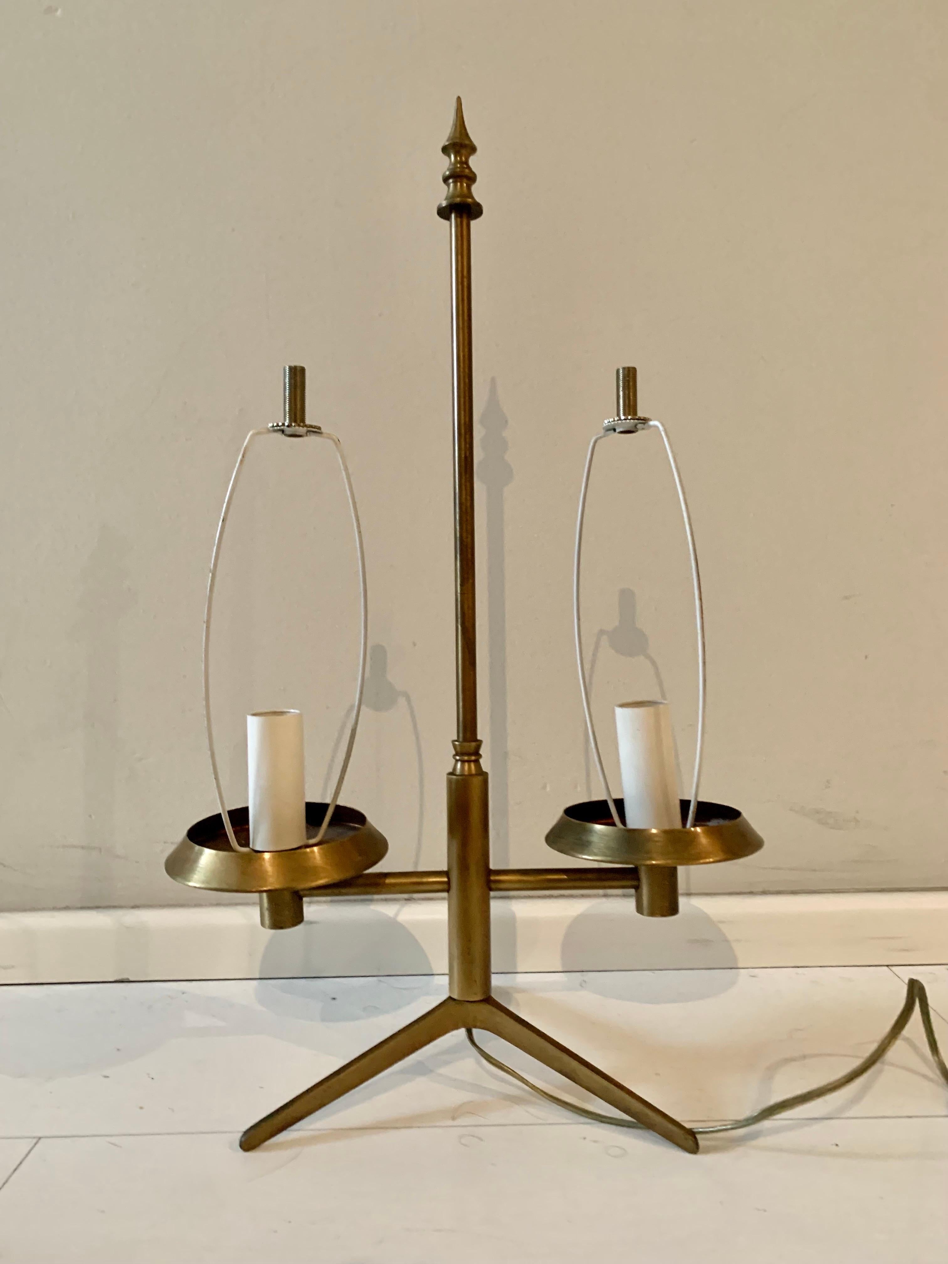 Midcentury Modern Italian Whithe Opaline and Brass  Tripode Table Lamp For Sale 8