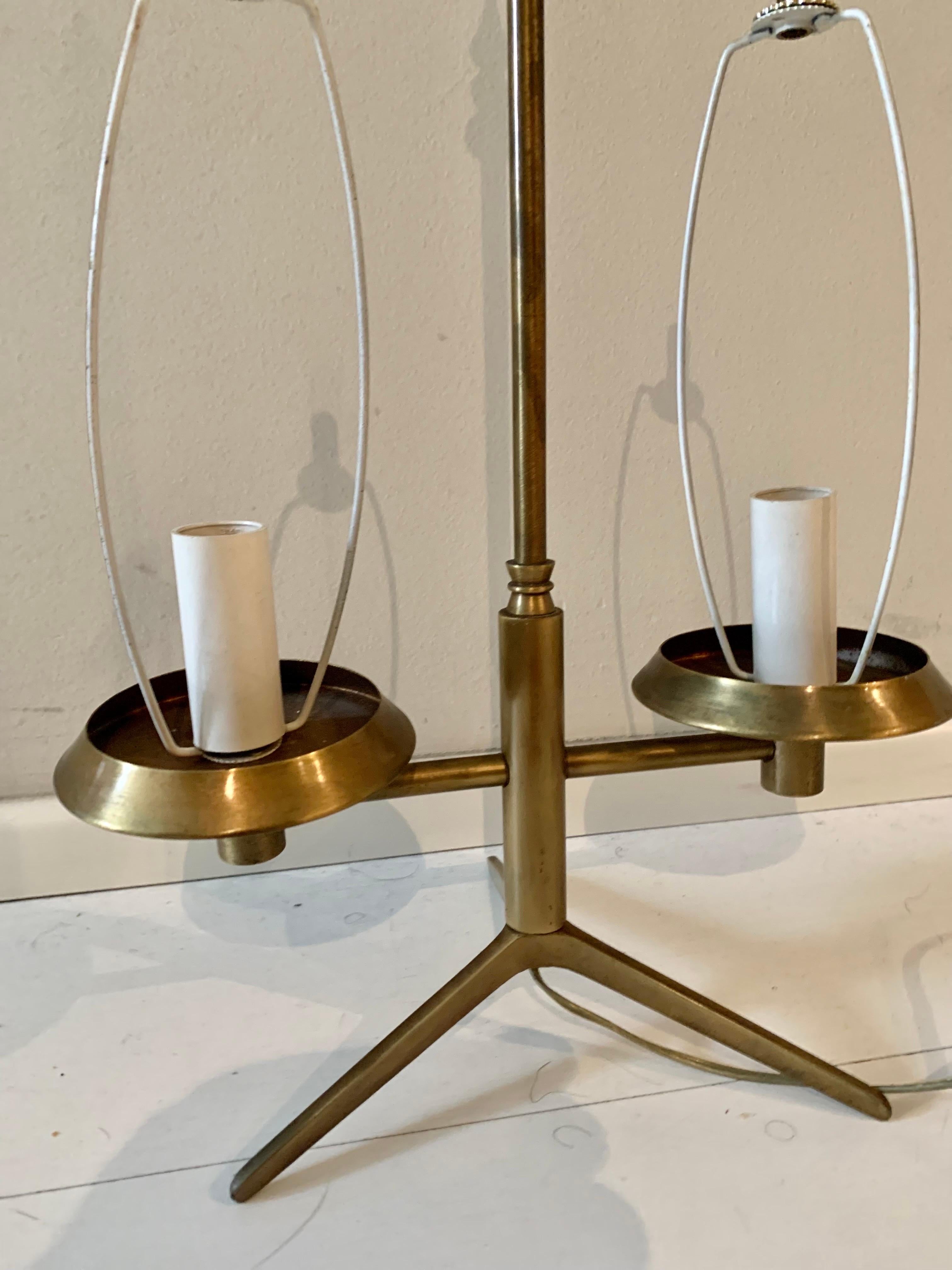 Midcentury Modern Italian Whithe Opaline and Brass  Tripode Table Lamp For Sale 9