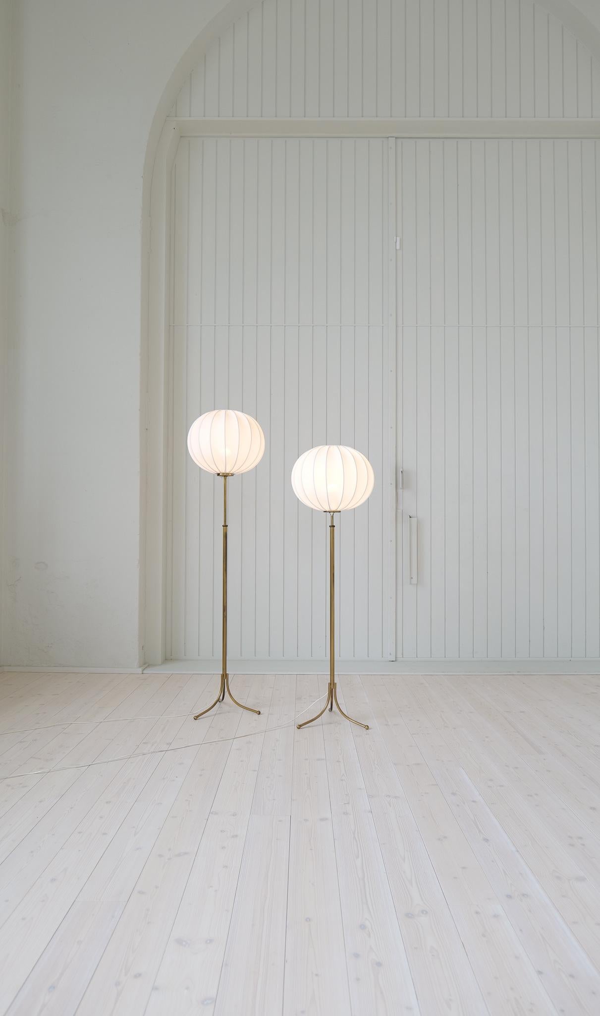 Lampadaires Josef Frank modernes du milieu du siècle dernier, modèle G2326 de Svenskt Tenn, Suède en vente 4