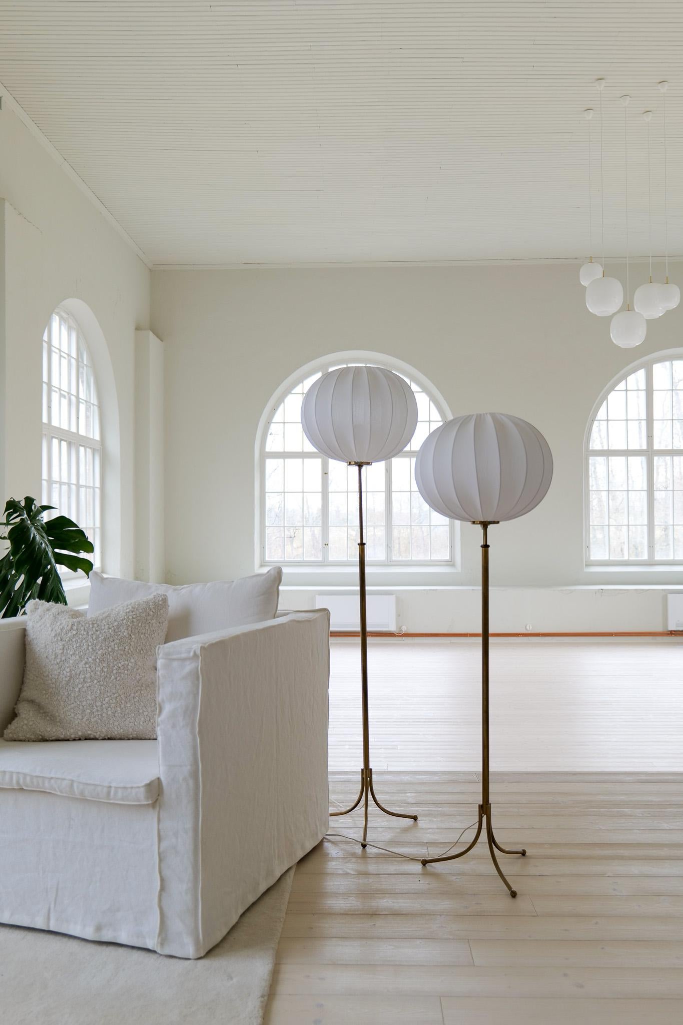 Mid-Century Modern Lampadaires Josef Frank modernes du milieu du siècle dernier, modèle G2326 de Svenskt Tenn, Suède en vente