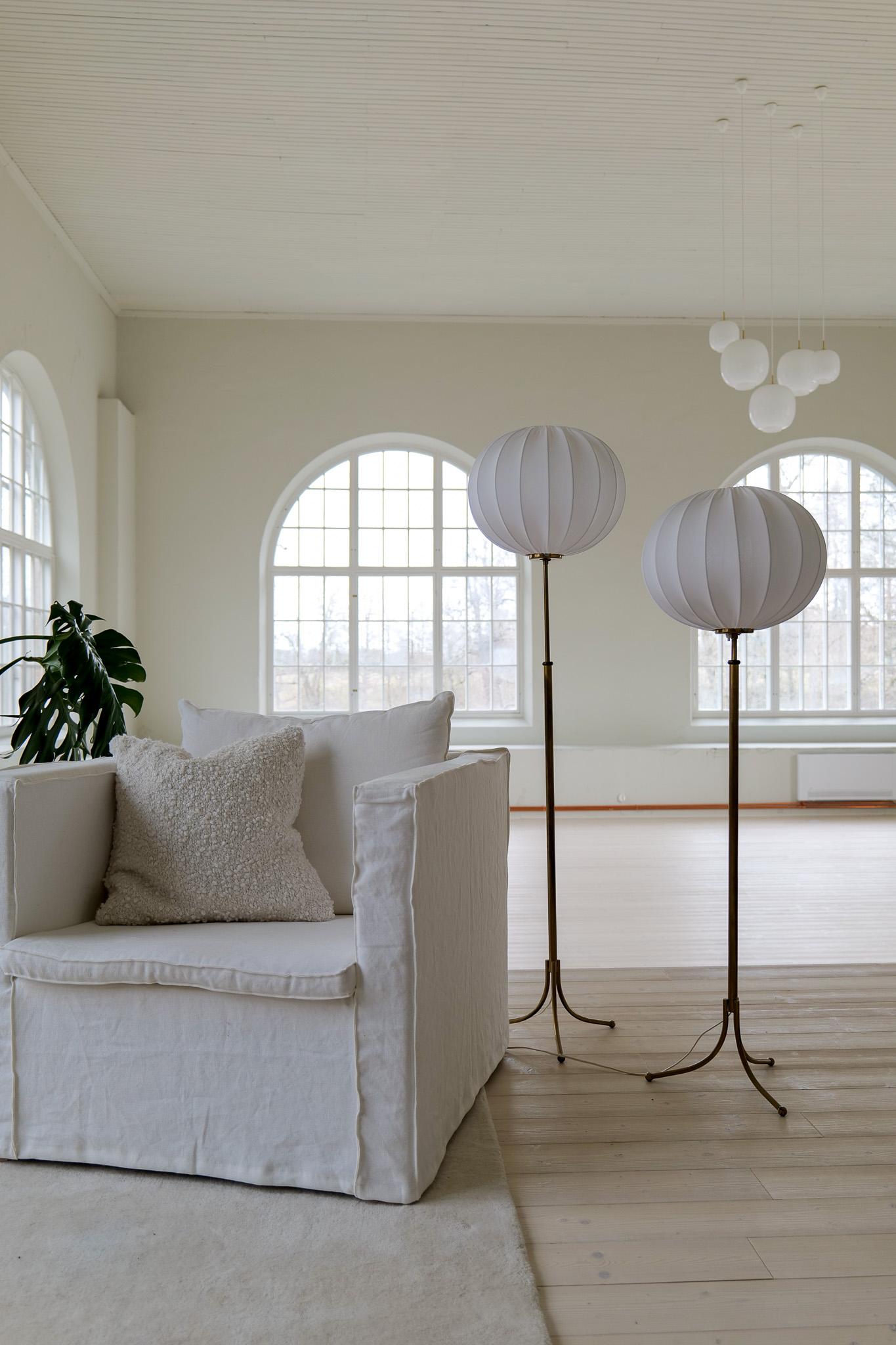 Suédois Lampadaires Josef Frank modernes du milieu du siècle dernier, modèle G2326 de Svenskt Tenn, Suède en vente