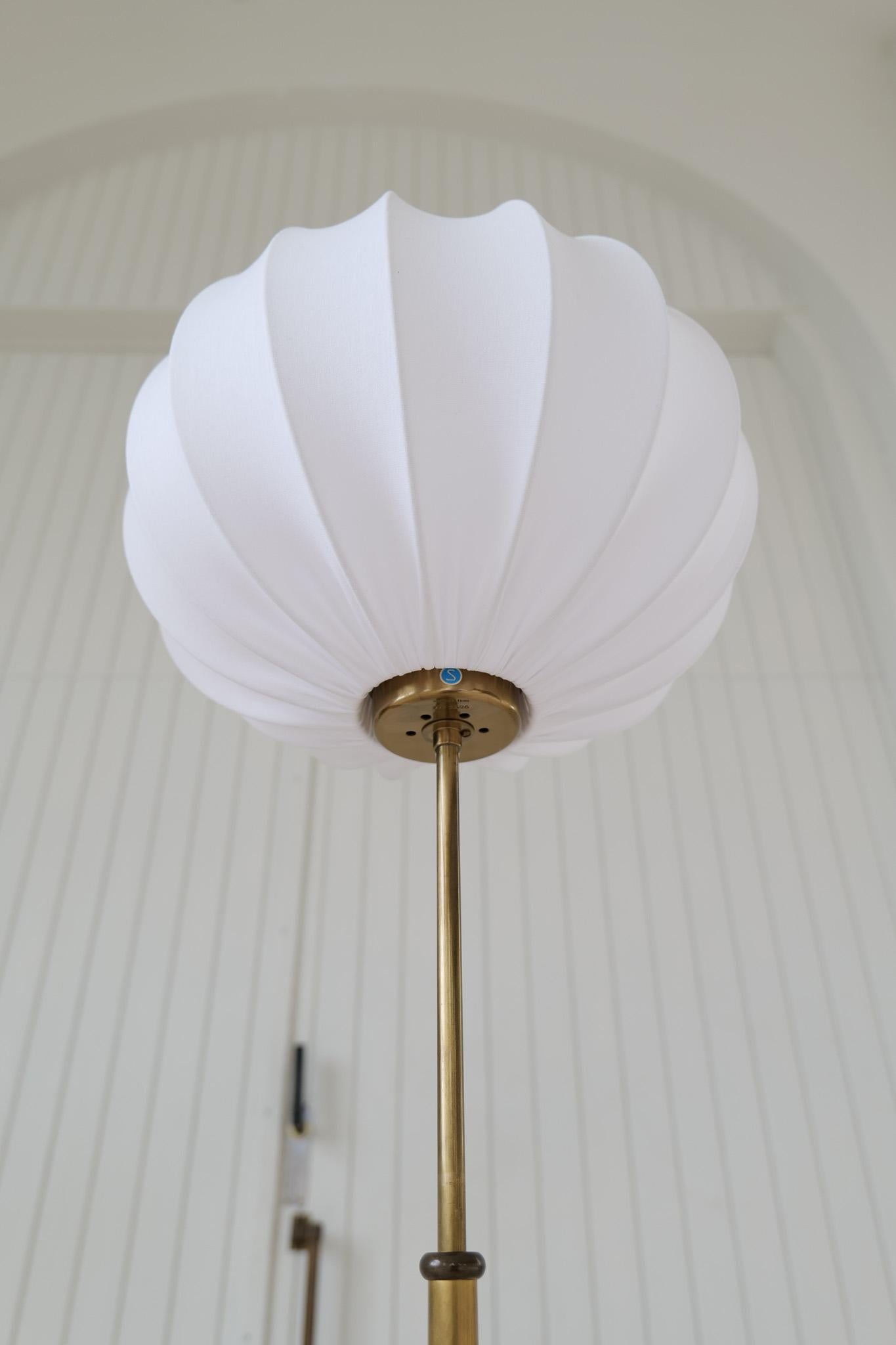 Lampadaires Josef Frank modernes du milieu du siècle dernier, modèle G2326 de Svenskt Tenn, Suède en vente 1
