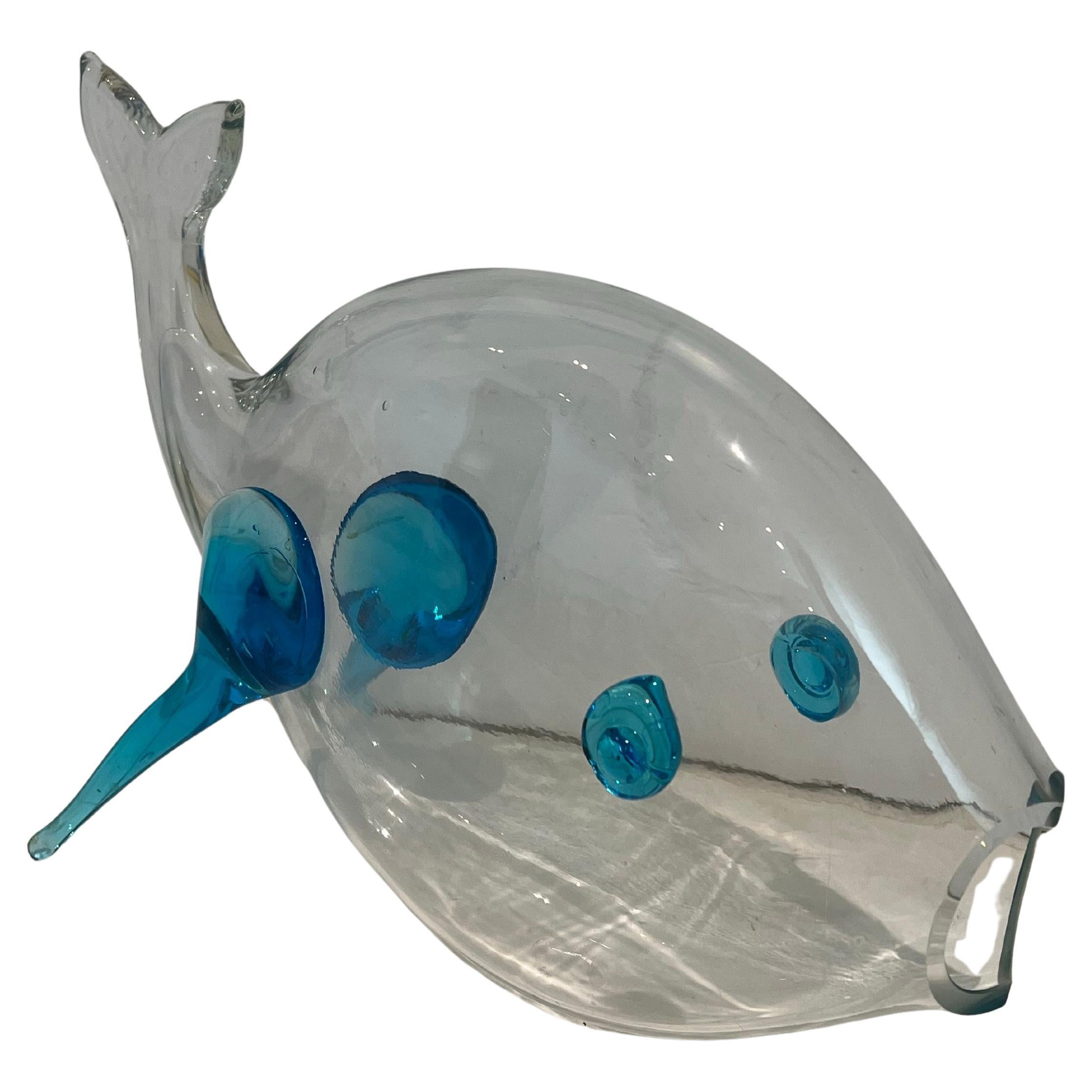 Americano Vaso a forma di pesce in vetro trasparente e con accenti blu di Blenko, metà del secolo scorso. in vendita