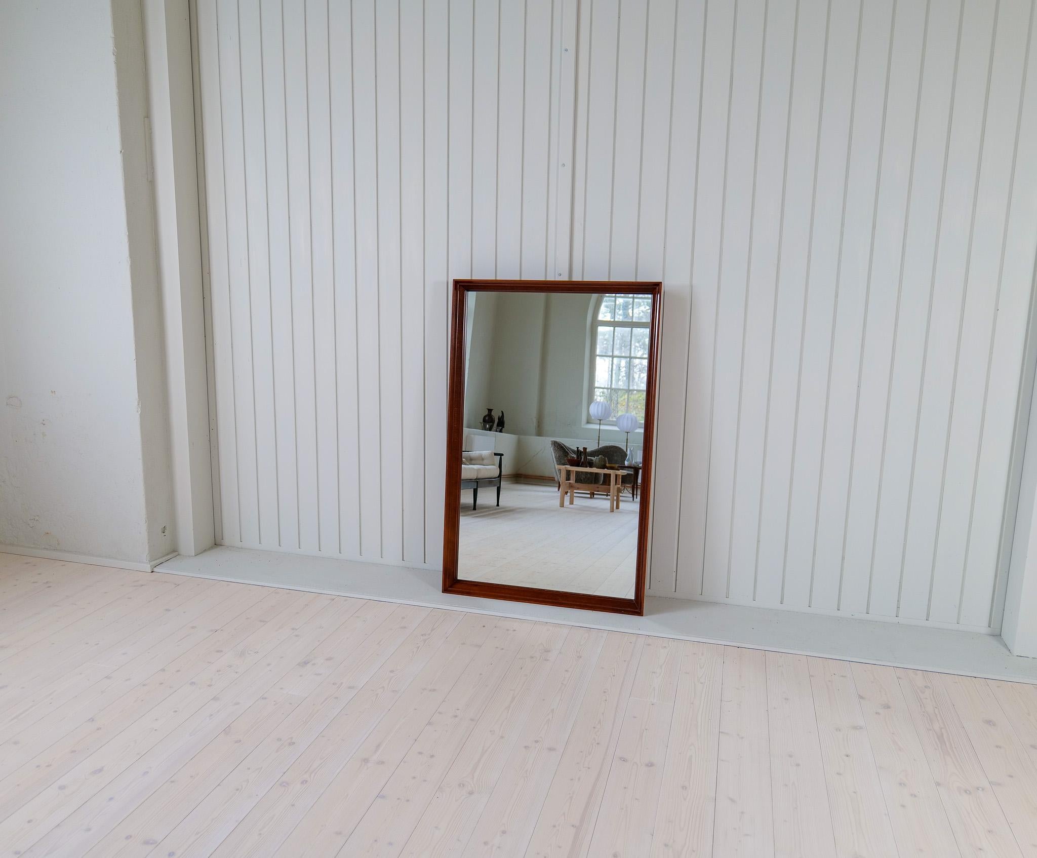 Exeptional large wall mirror in walnut, produced in Sweden during the 1960s.
The mirror is made in walnut. The mirror itself gives a great depth and nicely cut corners. 

Good vintage condition, small scratches, 

Dimensions: H 120 x W 80 cm D 8