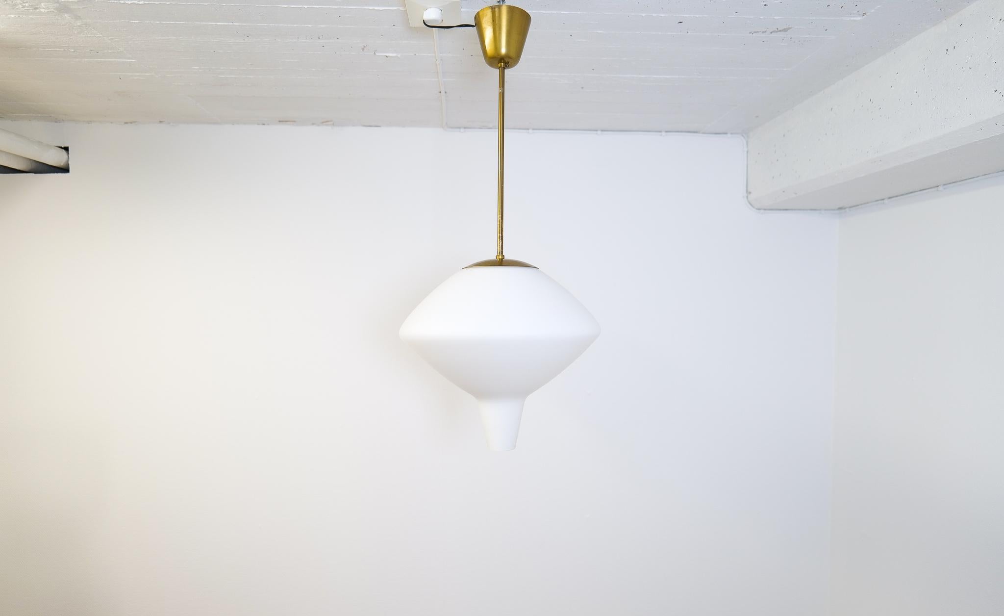 This large glass pendant was produced by ASEA, Sweden, 1940-1950s. The opaline glass shaped this way gives a great impression and is unusual to find. 

Good vintage condition

Dimension: The glass H 36cm, D 35cm total the rod height 42 cm. Total