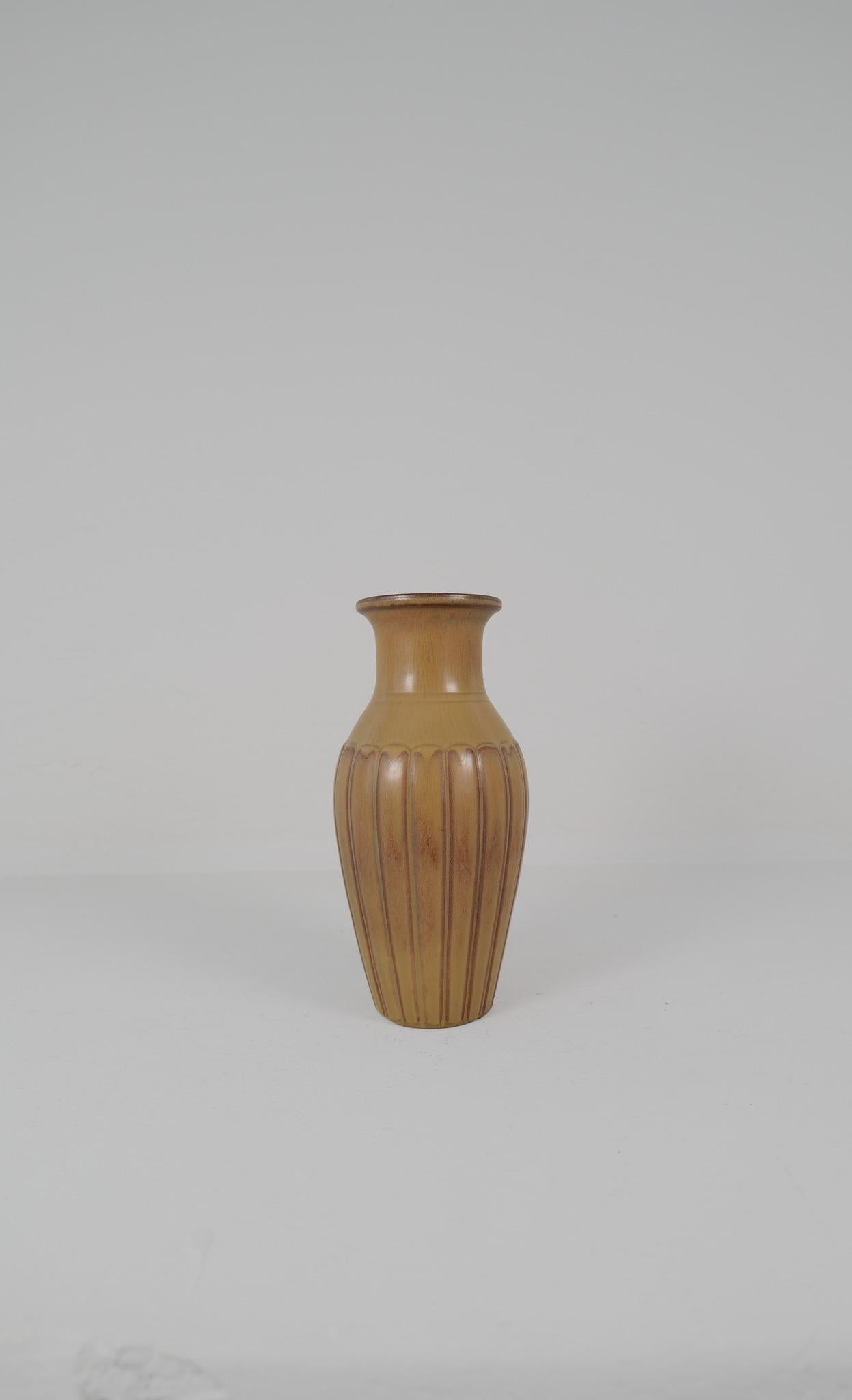 Mid-Century Modern Grand vase Rörstrand par Gunnar Nylund, Suède en vente