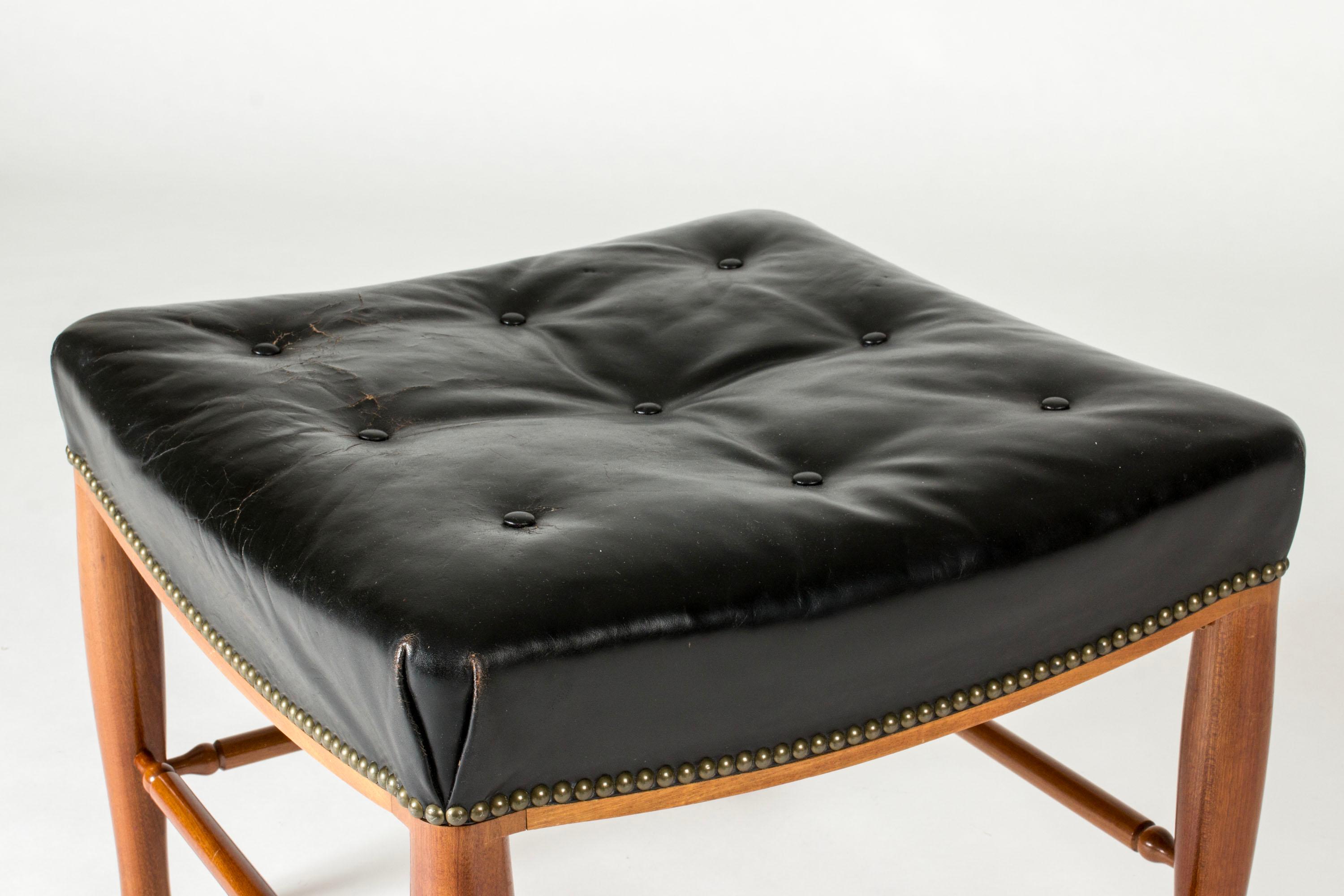 Cuir Pouf en cuir moderne du milieu du siècle, Josef Frank, Svenskt Tenn, Suède, années 50 en vente