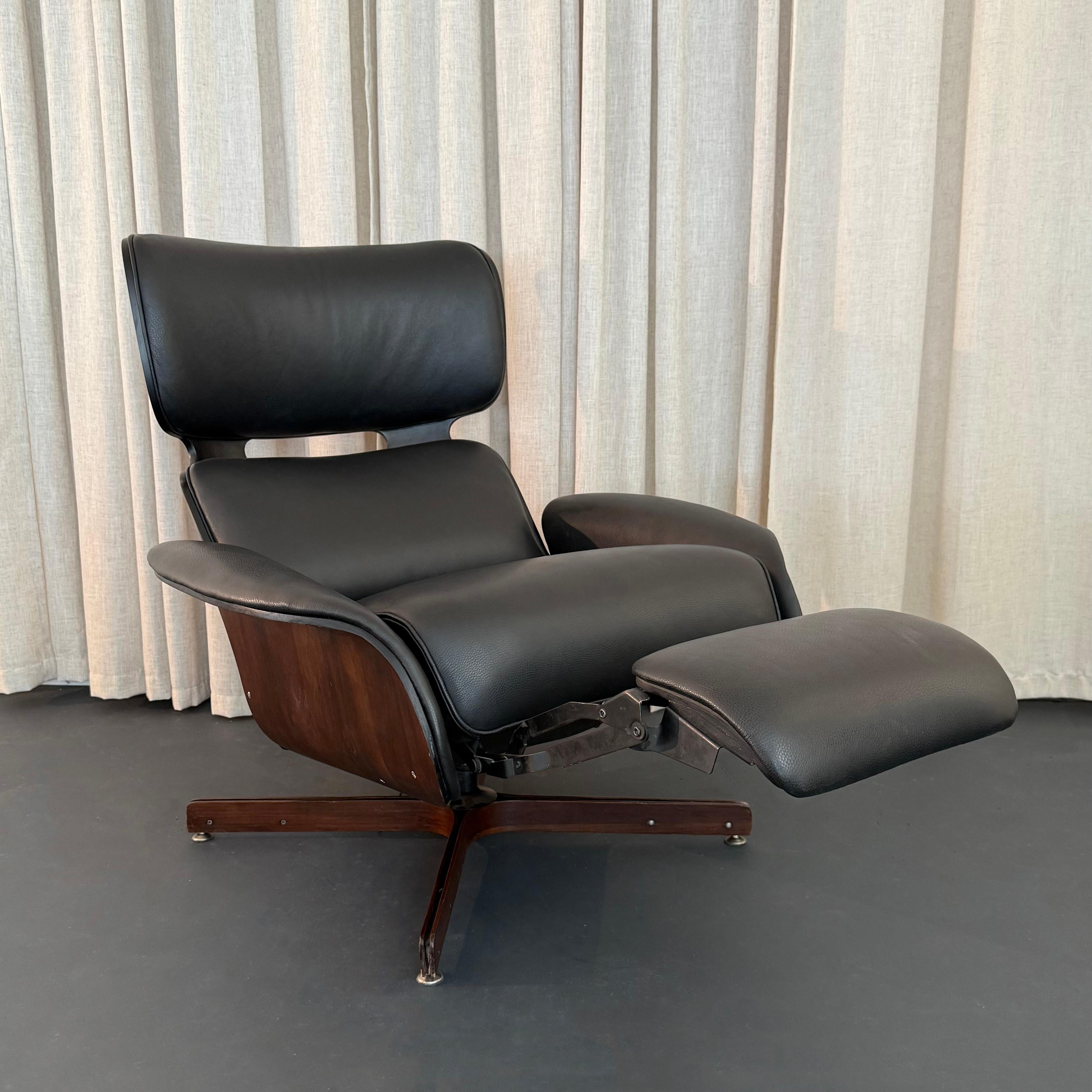 Midcentury Modern Leather Recliner Lounge Chair von George Mulhauser für Plycraft (Moderne der Mitte des Jahrhunderts) im Angebot