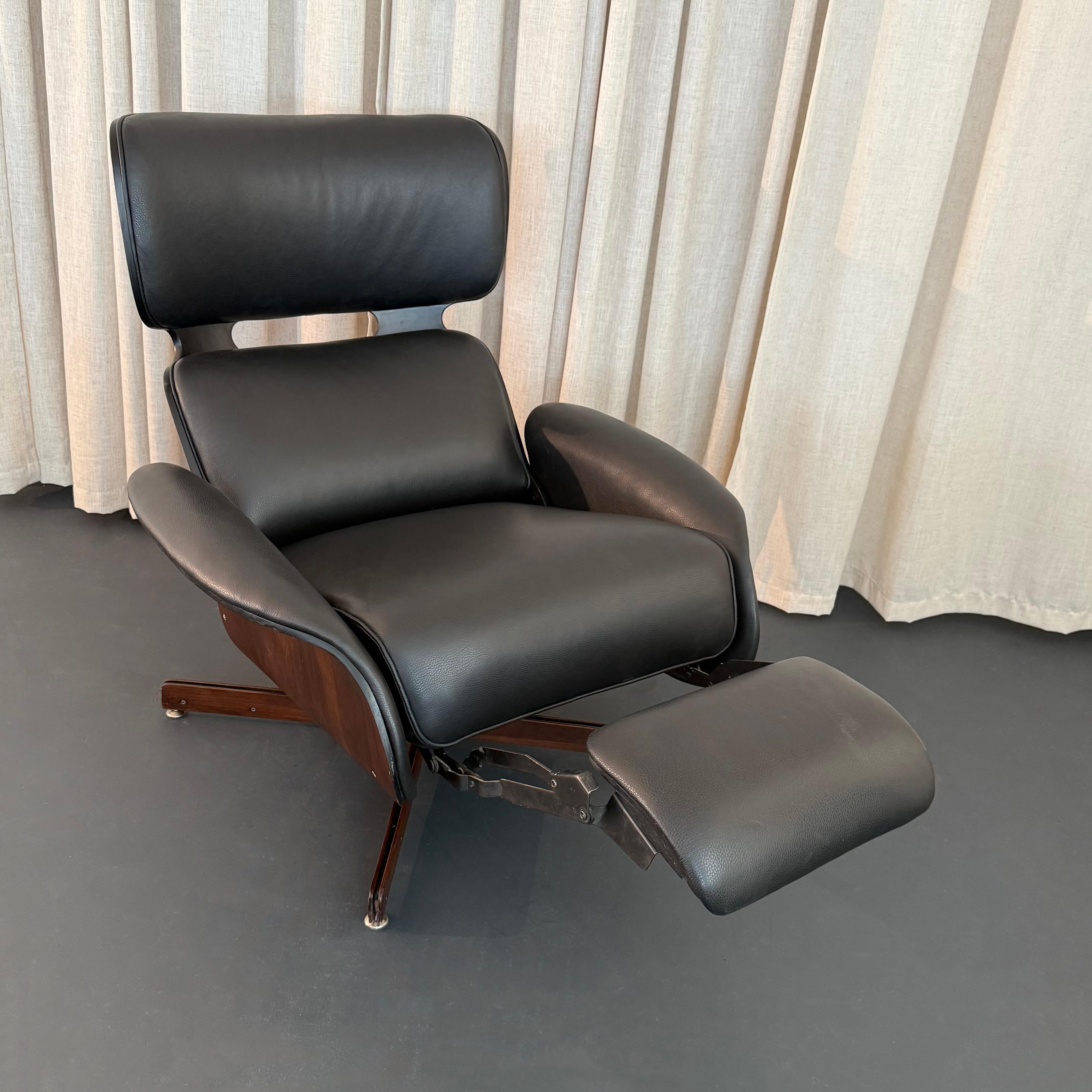 Midcentury Modern Leather Recliner Lounge Chair von George Mulhauser für Plycraft im Angebot 2