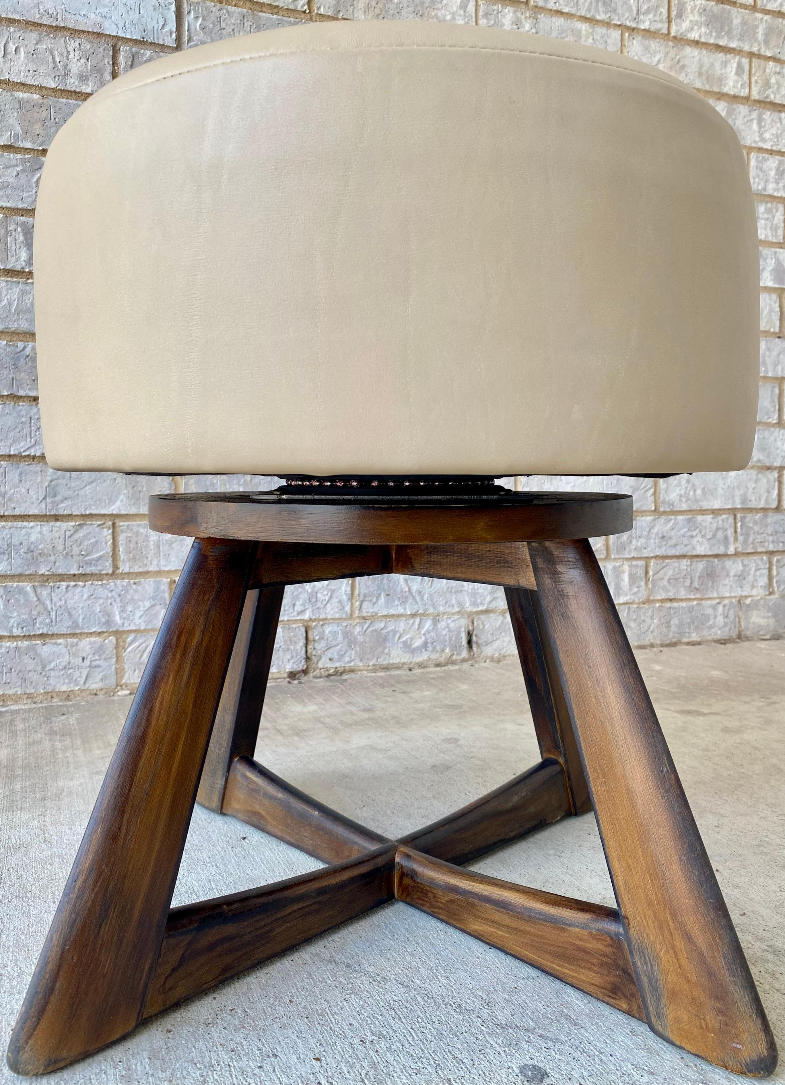 Midcentury Modern Leather Reupholstered Heywood Wakefield Swivel Stool In Good Condition In Round Top, TX
