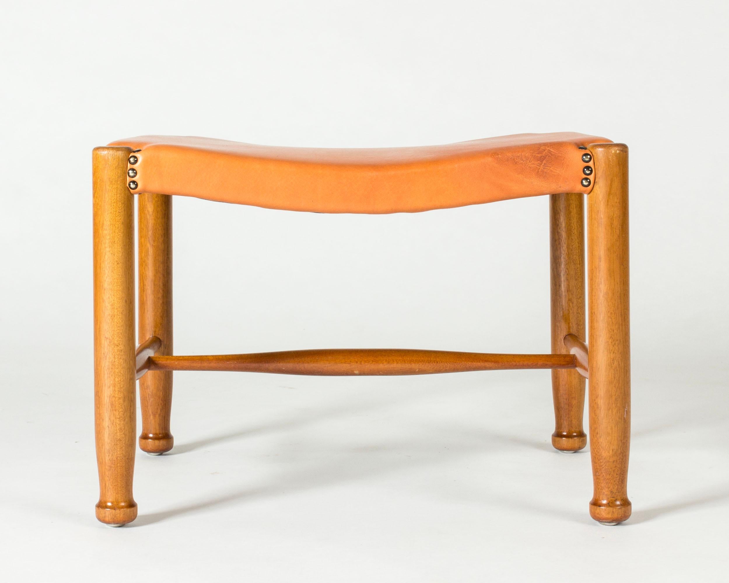 Midcentury Modern Leather Stools, Josef Frank, Svenskt Tenn, Sweden, 1950s Cuero en venta