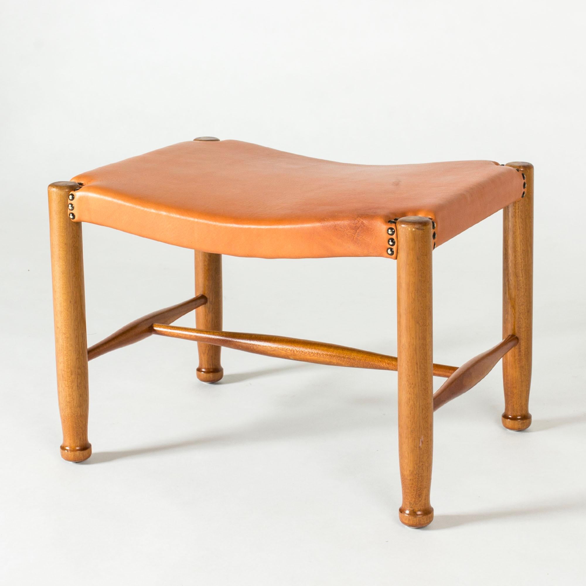 Midcentury Modern Leather Stools, Josef Frank, Svenskt Tenn, Sweden, 1950s en venta 1
