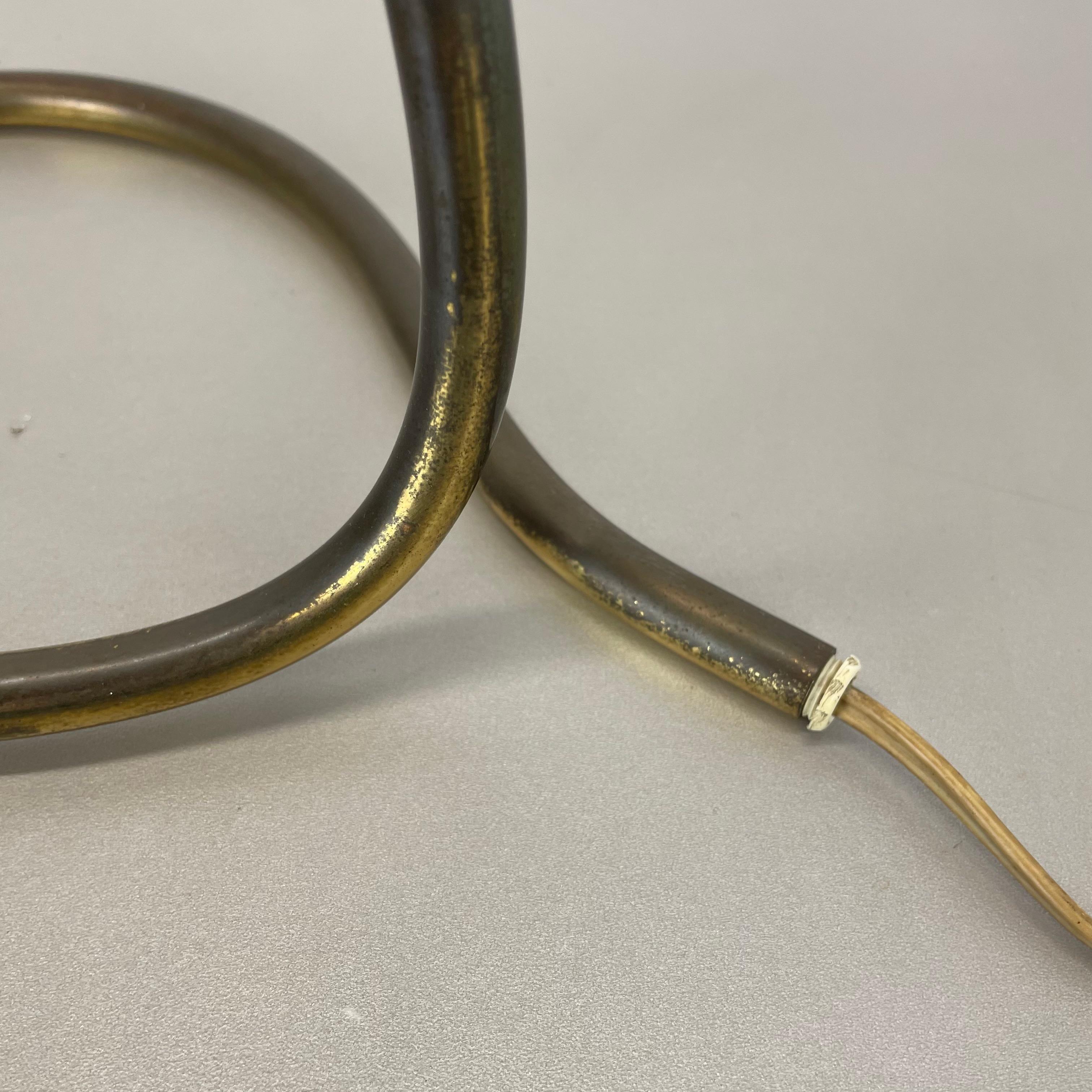 Lampe de table moderne du milieu du siècle en laiton bouclé par J.T. Kalmar attribuée à l'Autriche, années 1950 en vente 7