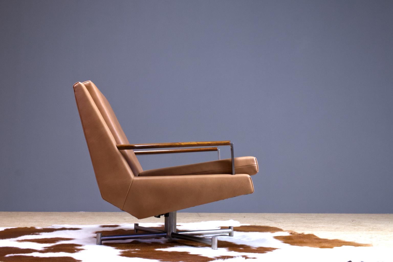 Mid-Century Modern Lounge Chair by Louis Van Teeffelen in Brown Leather, 1960s In Excellent Condition For Sale In Beek en Donk, NL