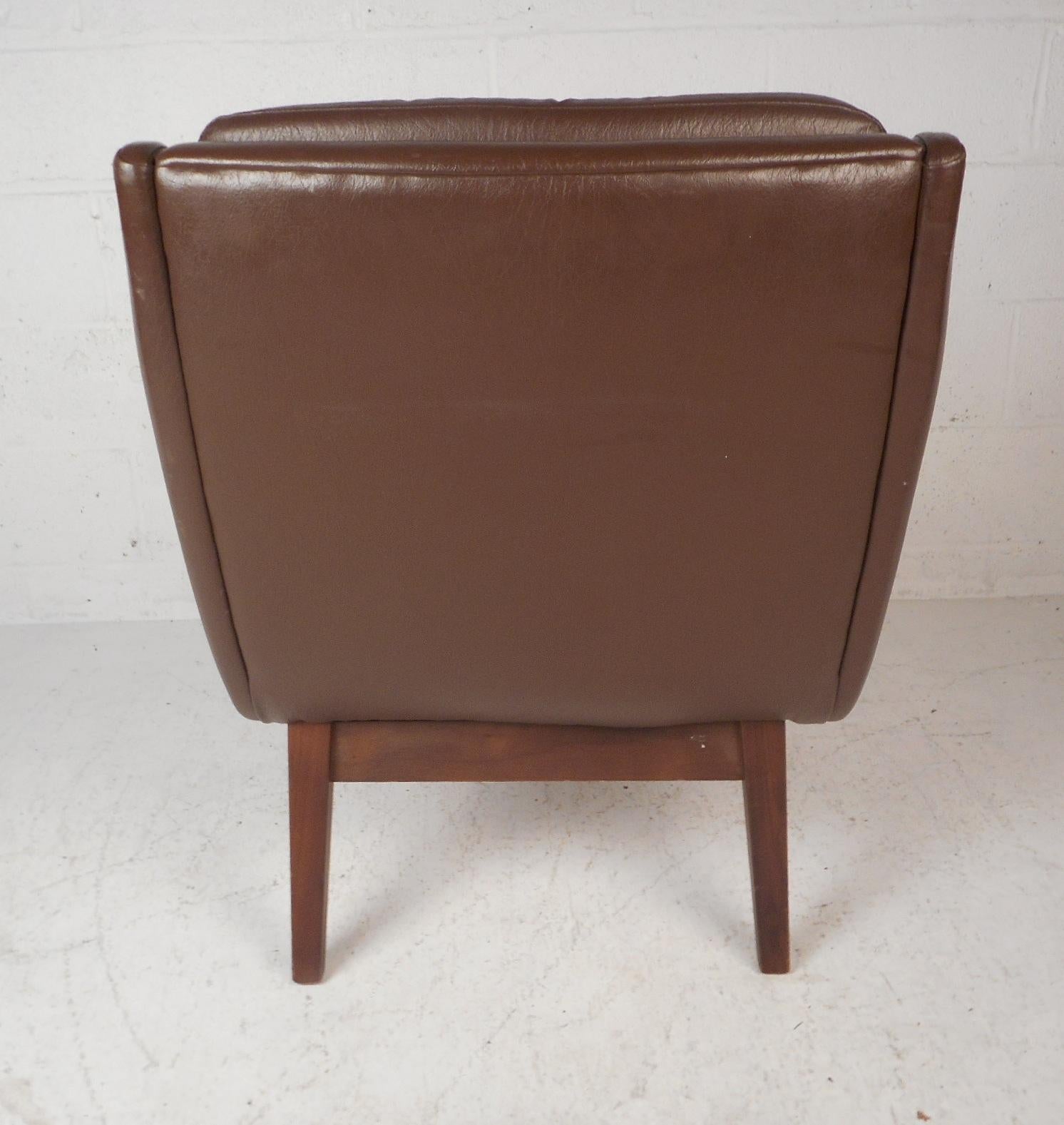 Midcentury Modern Lounge Chair In Good Condition For Sale In Brooklyn, NY