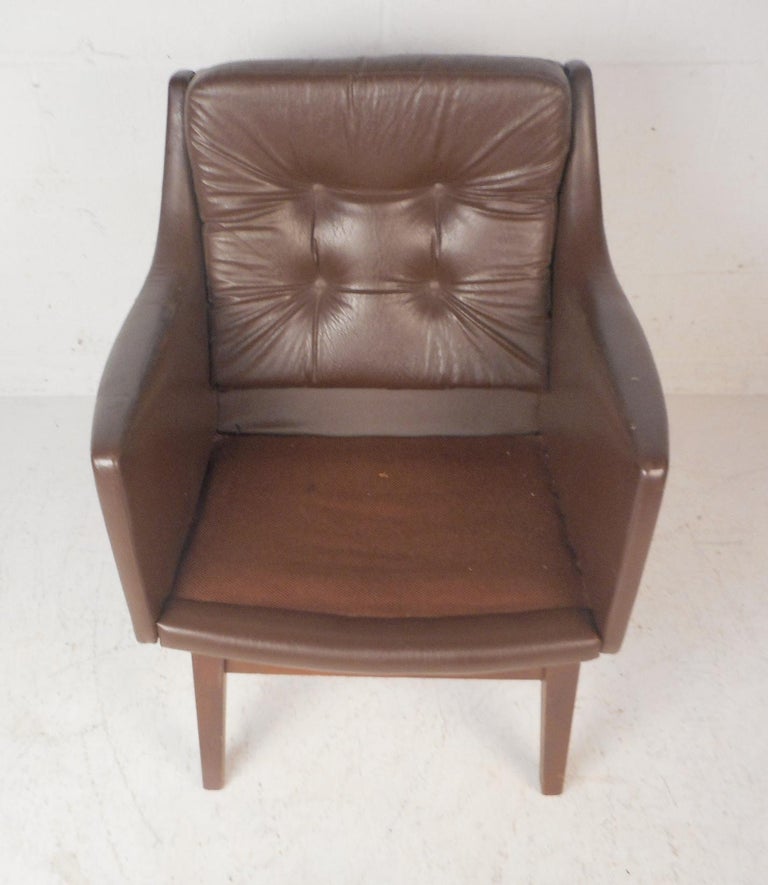 Midcentury Modern Lounge Chair For Sale at 1stDibs