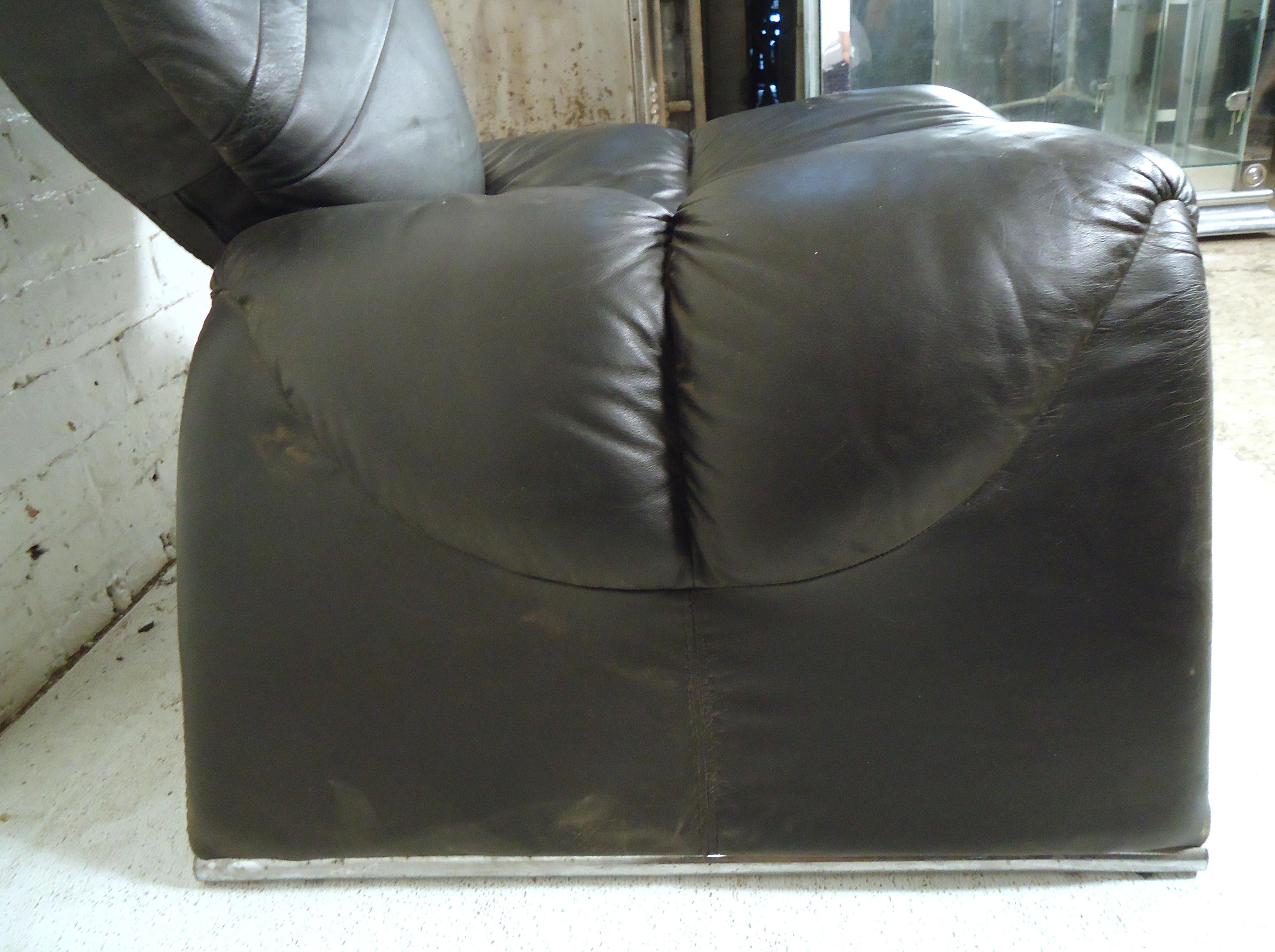 Midcentury Modern Lounge Chair 2