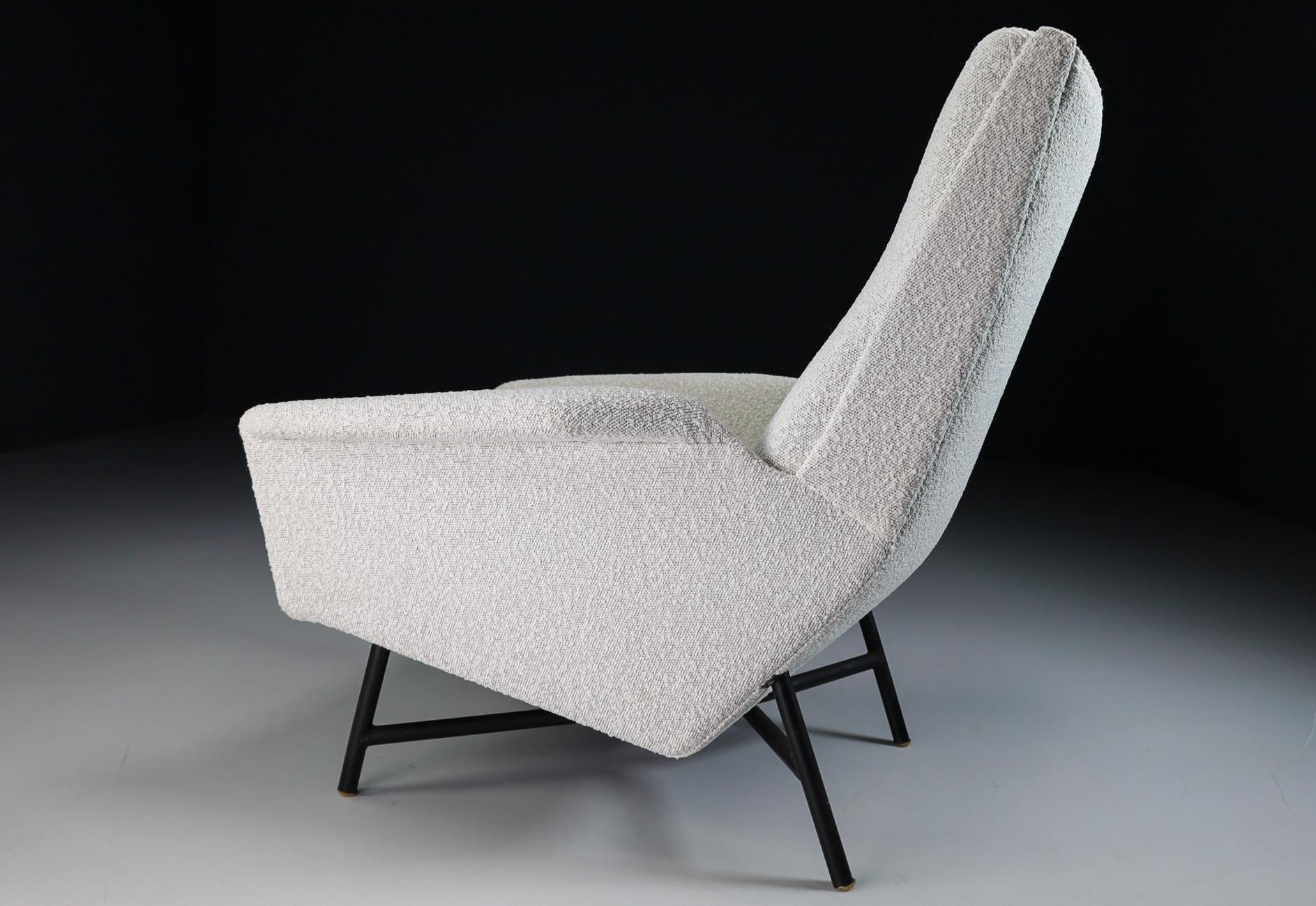 Midcentury Modern Lounge Chair in Re Upholstered Boucle Wool by Guy Besnard 1959 In Good Condition For Sale In Almelo, NL