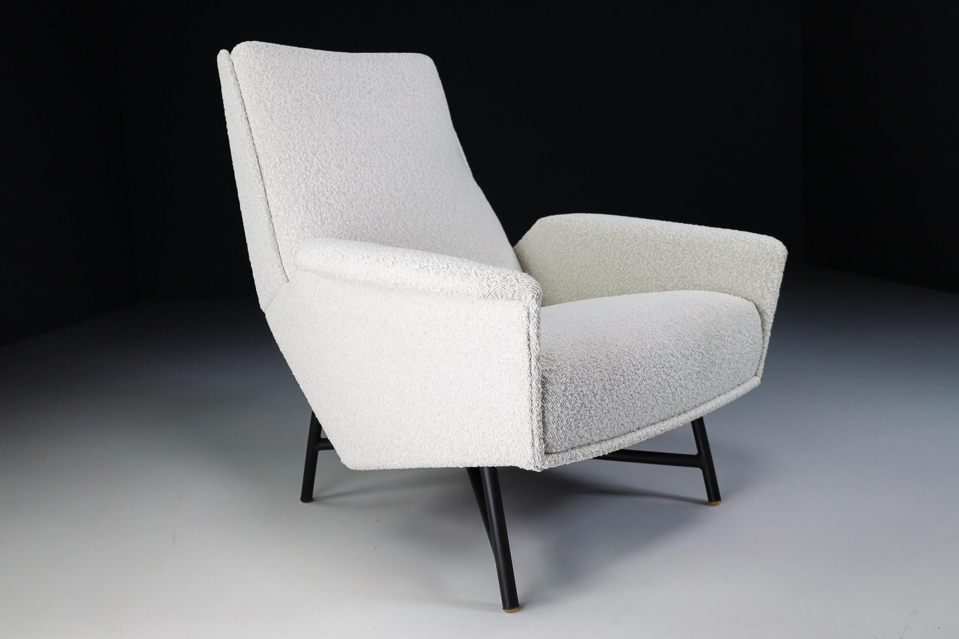 Moderner Loungesessel aus der Mitte des Jahrhunderts aus gepolsterter Boucle-Wolle von Guy Besnard, 1959 im Angebot 1