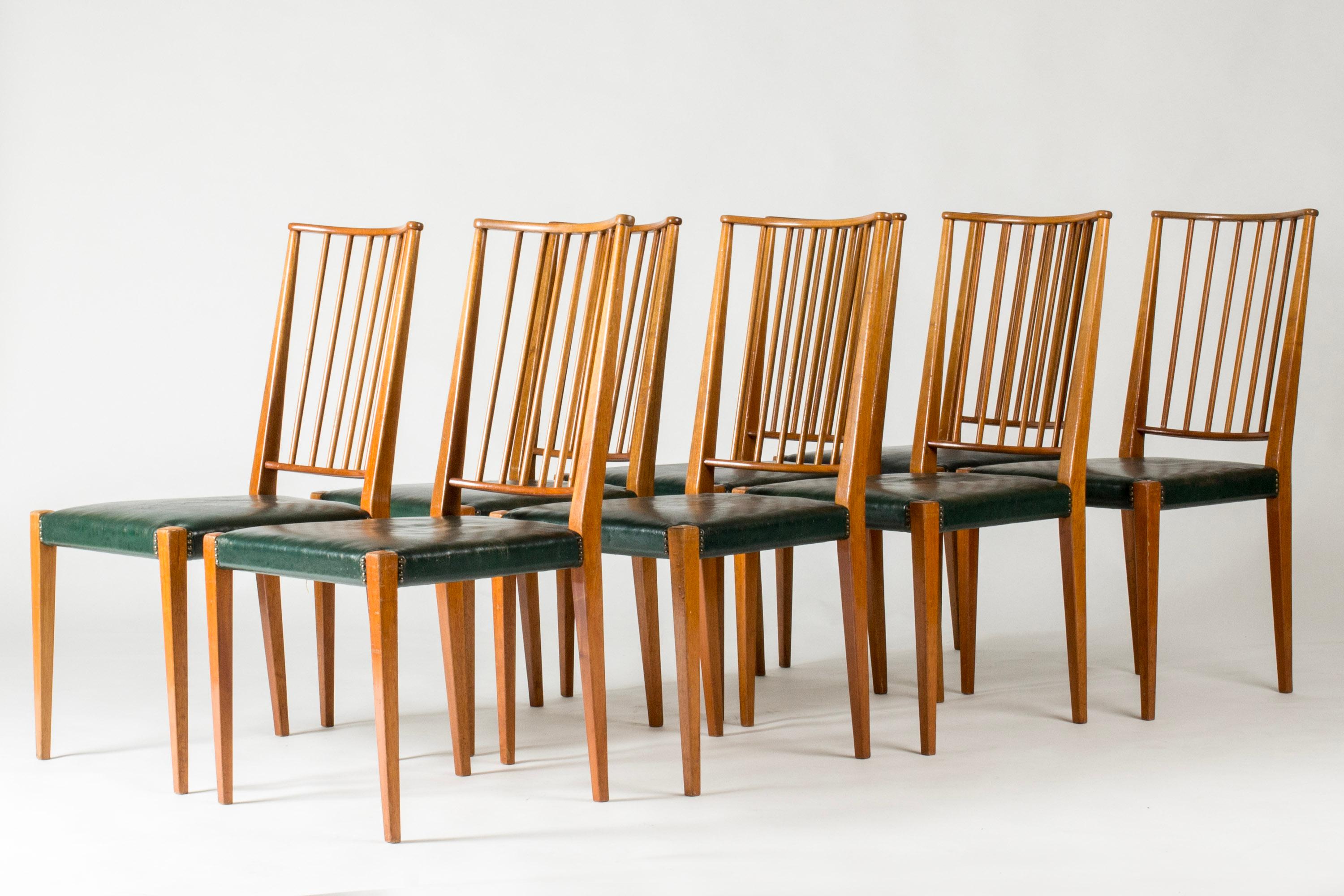 Scandinavo moderno Sedie da pranzo moderne di metà secolo in mogano e pelle, Josef Frank, Svezia, anni '50 in vendita