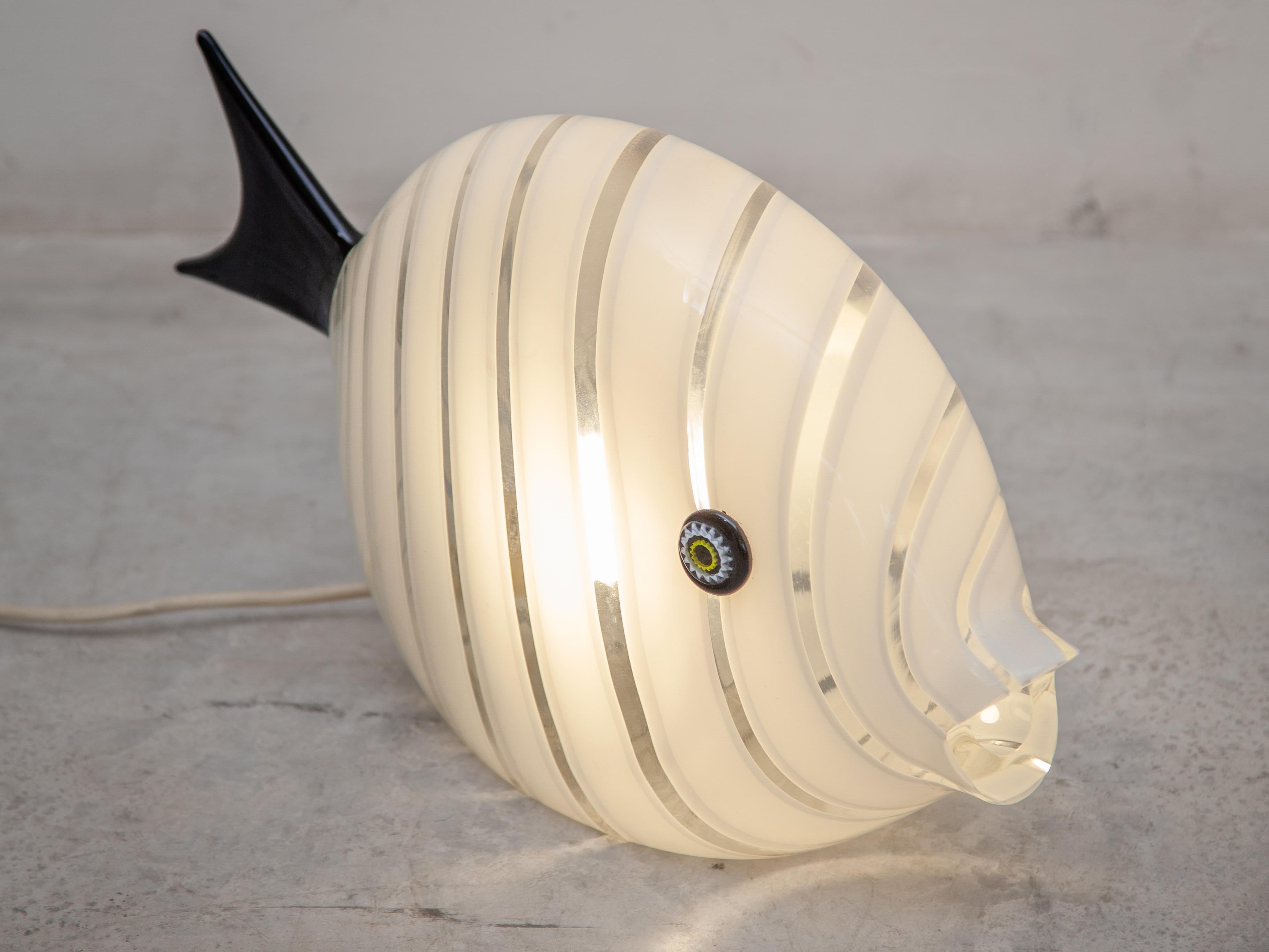 Midcentury Modern Murano Fish Sculpture Table Lamp, 1970s In Good Condition For Sale In Antwerp, BE