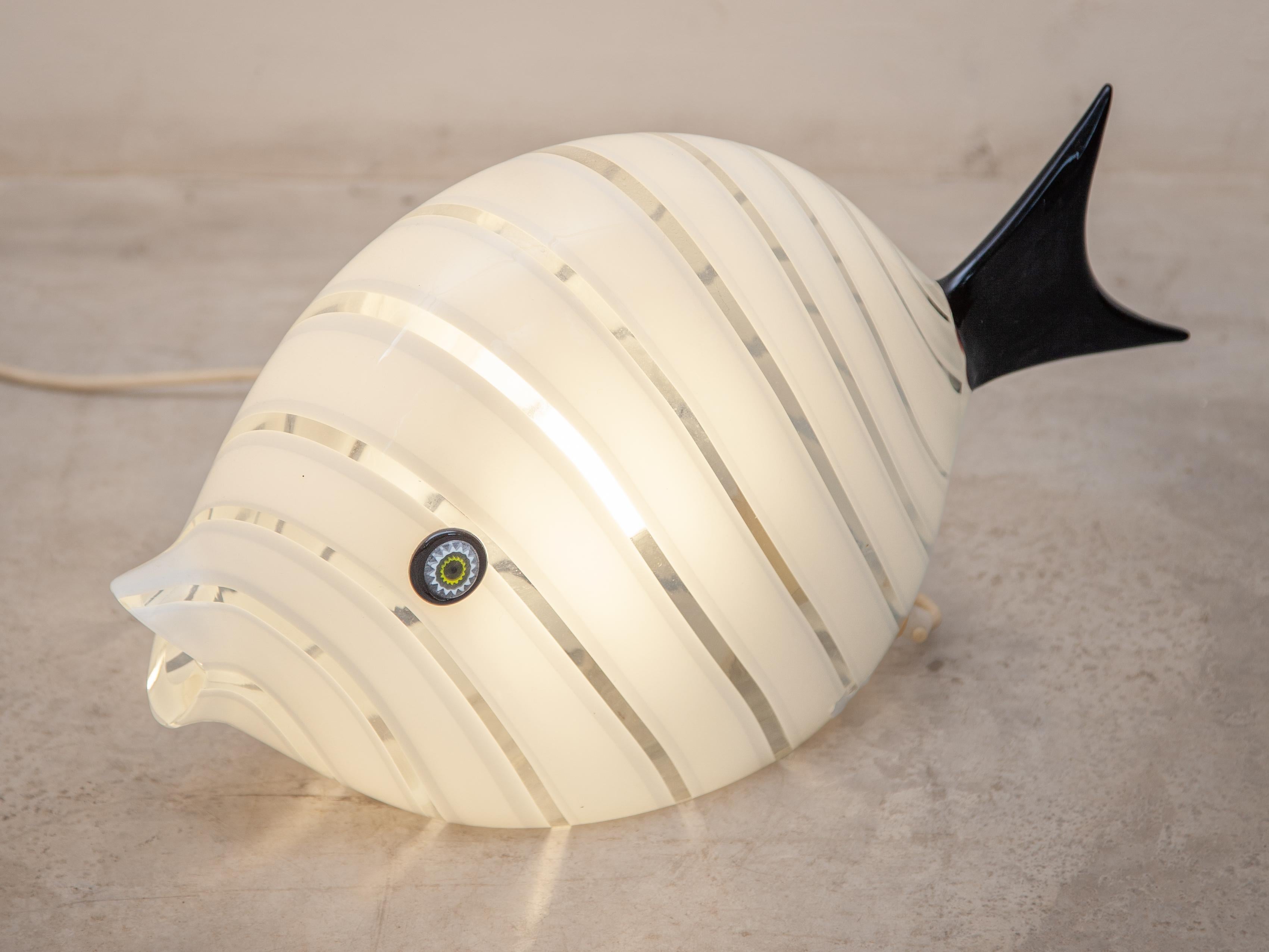 Late 20th Century Midcentury Modern Murano Fish Sculpture Table Lamp, 1970s For Sale