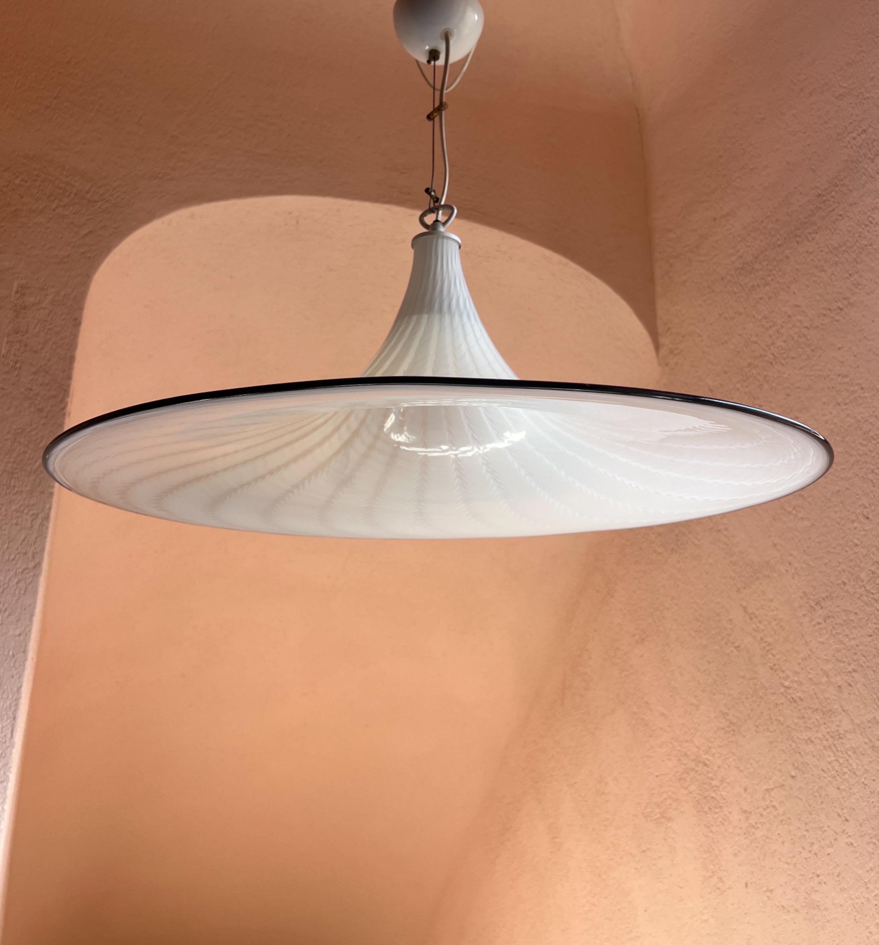 Mid-Century moderno Lampada a sospensione in vetro di Murano del periodo medio moderno, anni '70 - Italia in vendita