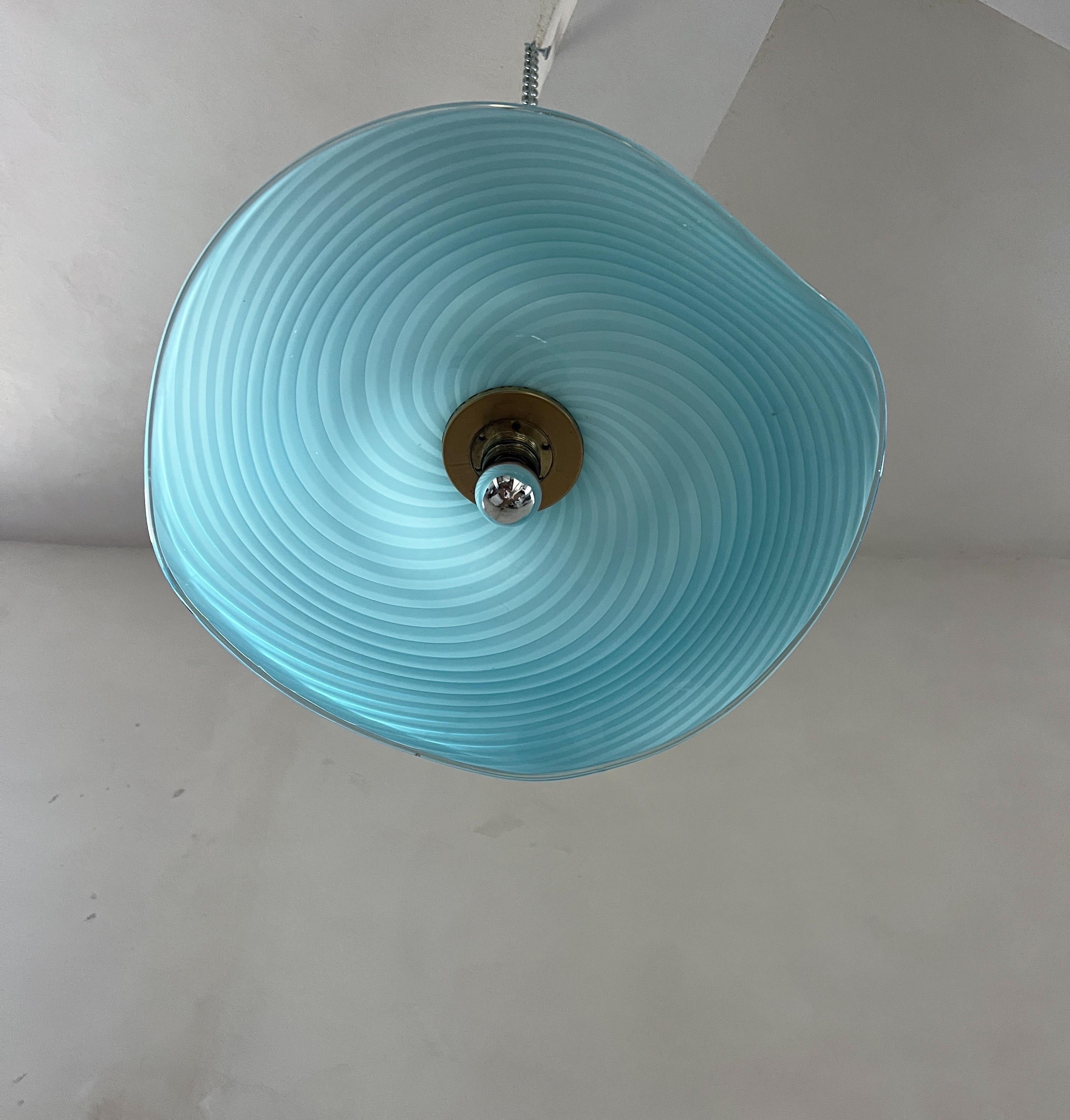 Moderne Murano-Glas-Hängeleuchte aus der Mitte des Jahrhunderts 1970 Italien (Metall) im Angebot