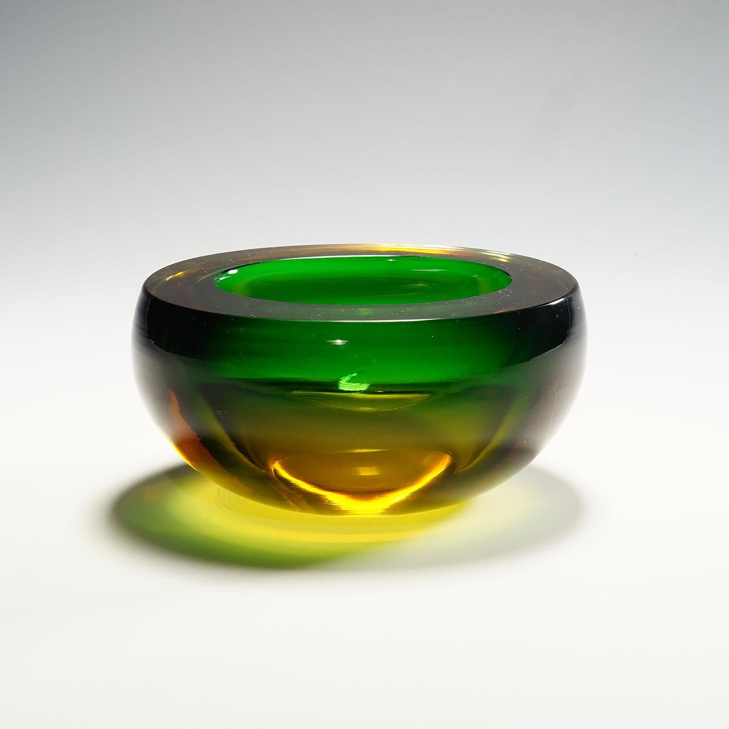 Italian Midcentury Modern Murano Green and Amber Sommerso Art Glass Bowl 1960s For Sale