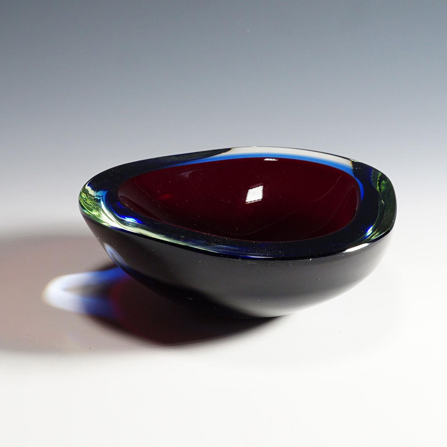 Italian Mid-Century Modern Murano Sommerso Art Glass Bowl 1960s For Sale