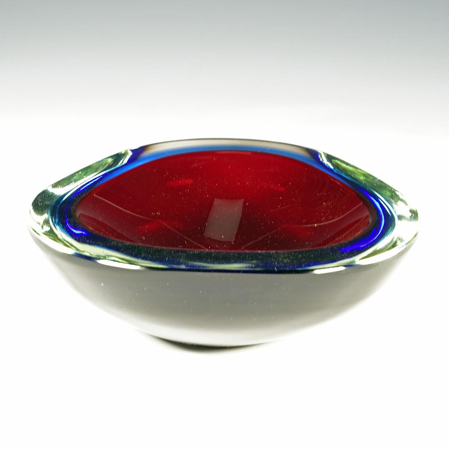 Mid-Century Modern Murano Sommerso Art Glass Bowl 1960s For Sale 1