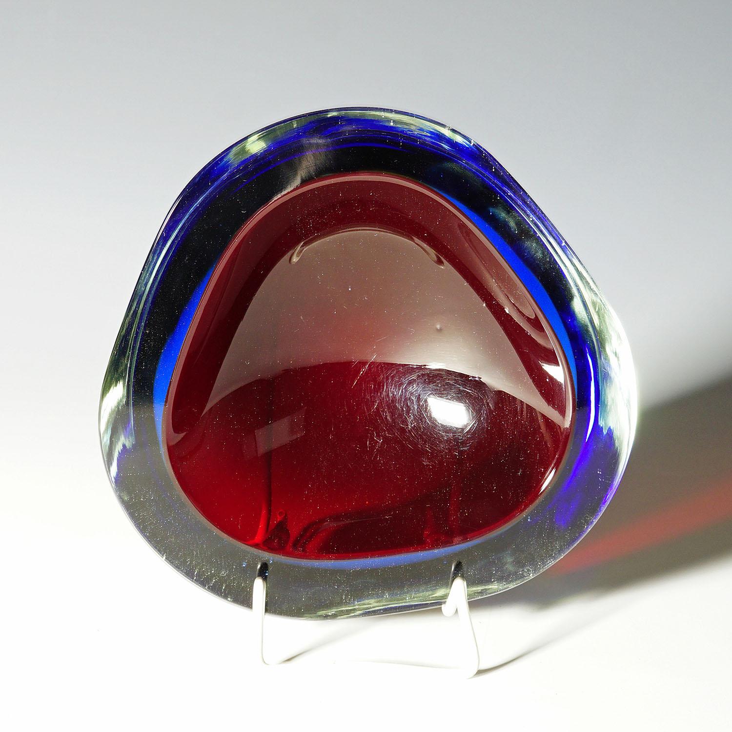 Mid-Century Modern Murano Sommerso Art Glass Bowl 1960s (Glaskunst) im Angebot