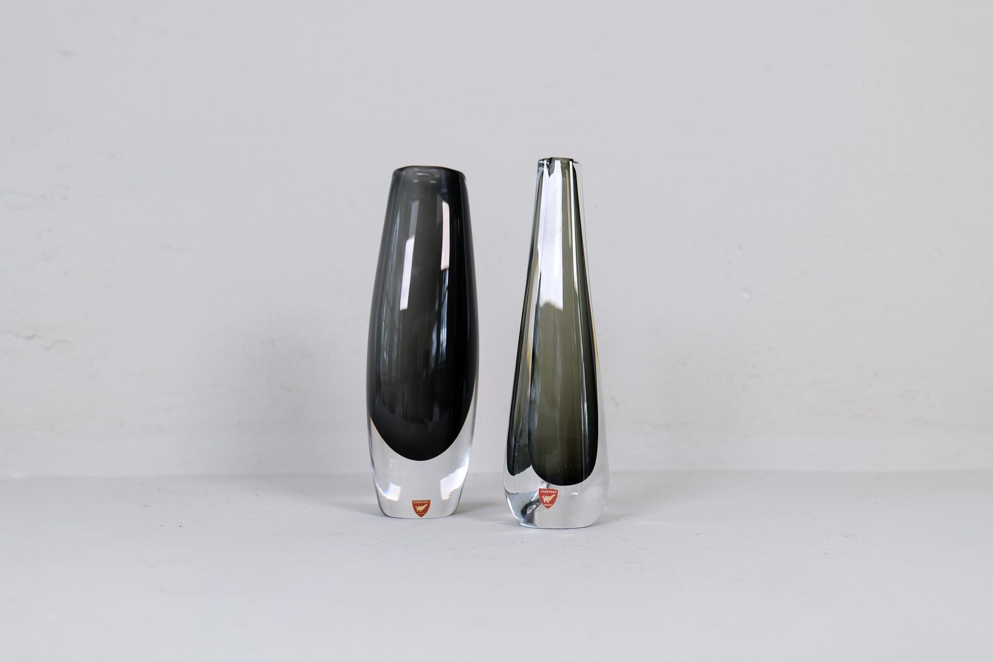 Swedish Mid-Century Modern Nils Landberg Orrefors Set of 2 Vases, circa 1950s, Sweden For Sale