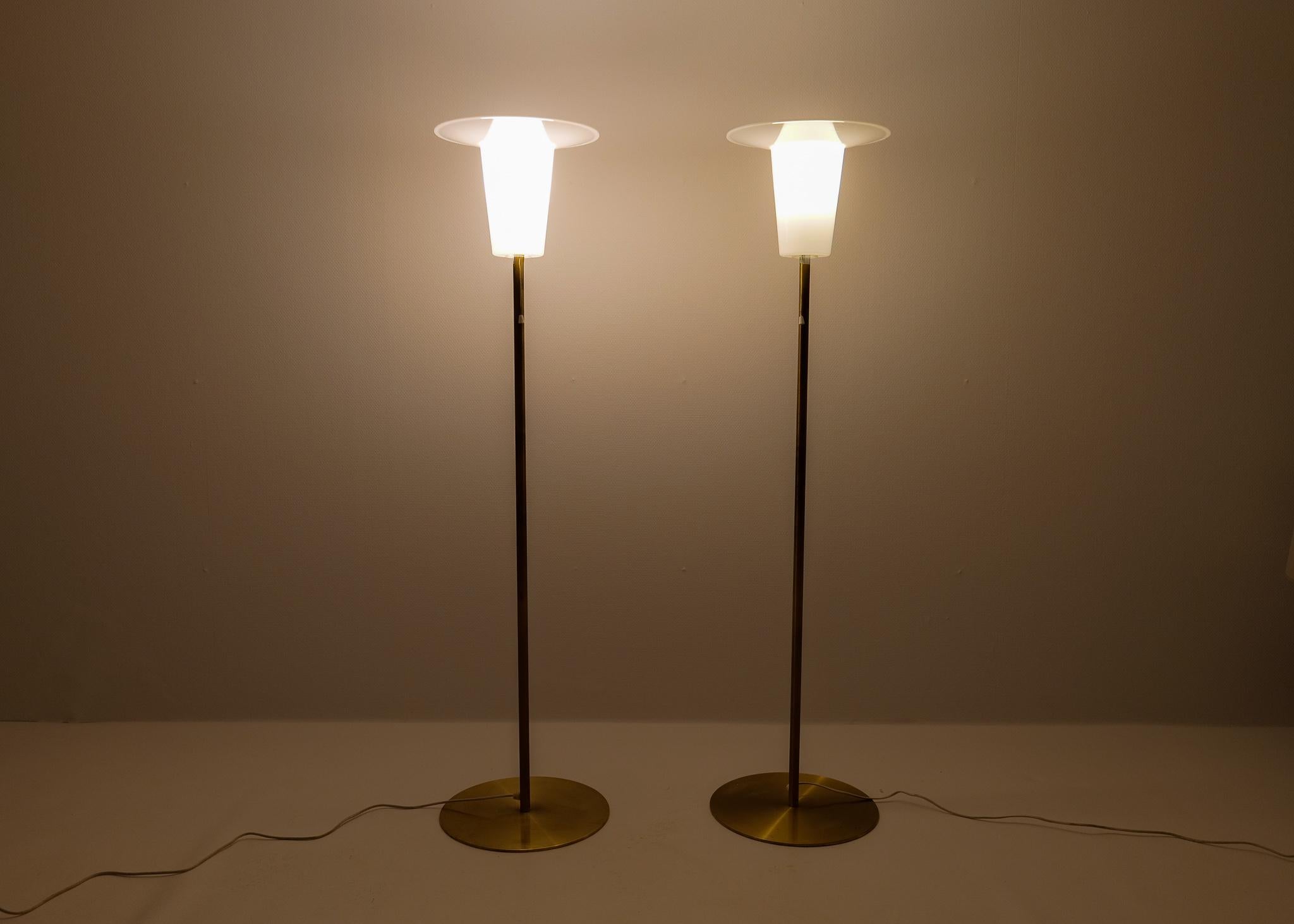 Mid-Century Modern Pair of Brass Floor Lamps Luxus, Sweden, 1970s For Sale 8