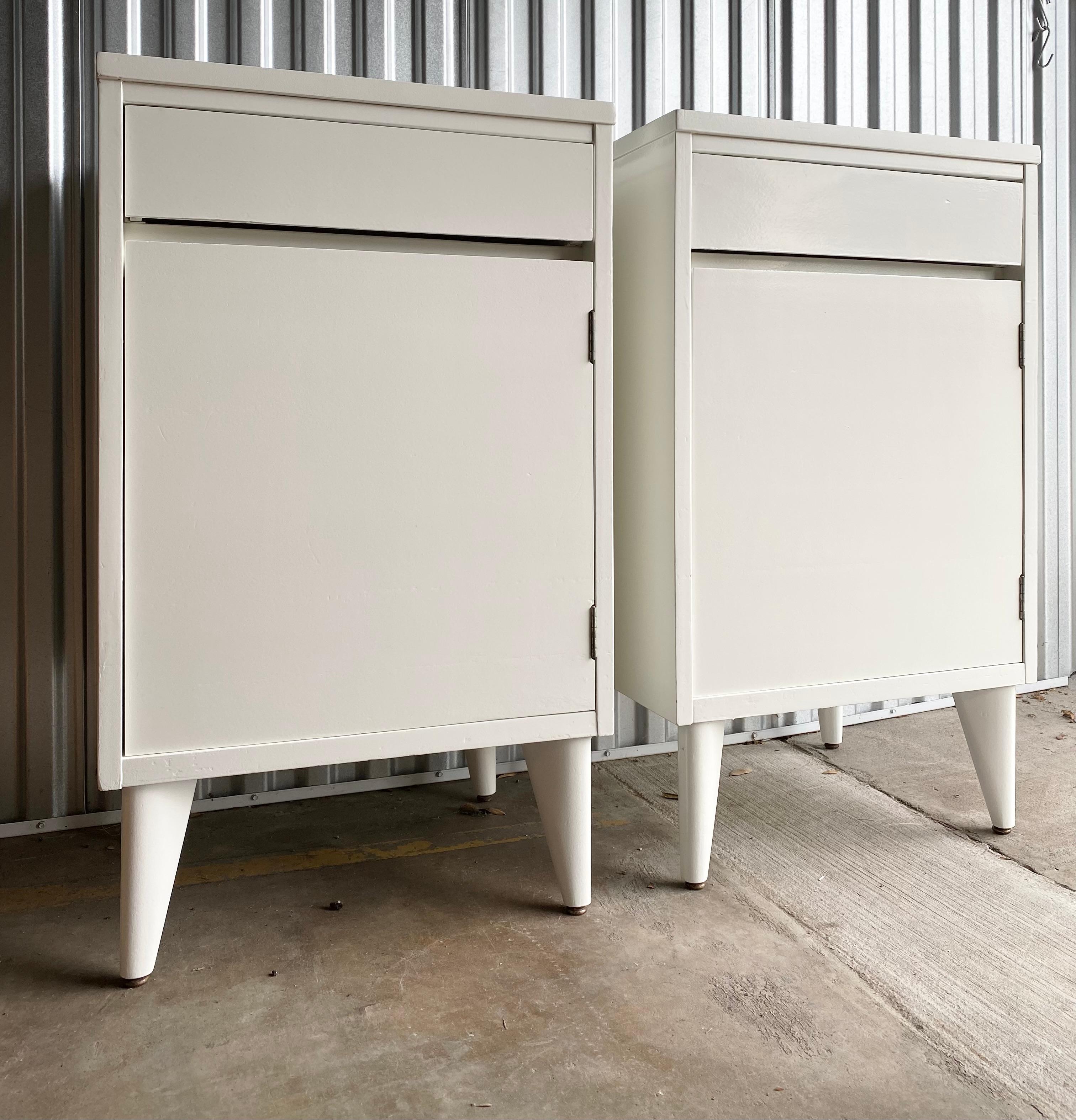 Fabulous pair of professionally painted 1950s nightstands with heavyweight, solid hardwood construction and atomic feet. We selected a glossy alabaster finish for the perfect neutral. It's fresh and bright, yet more sophisticated than a standard
