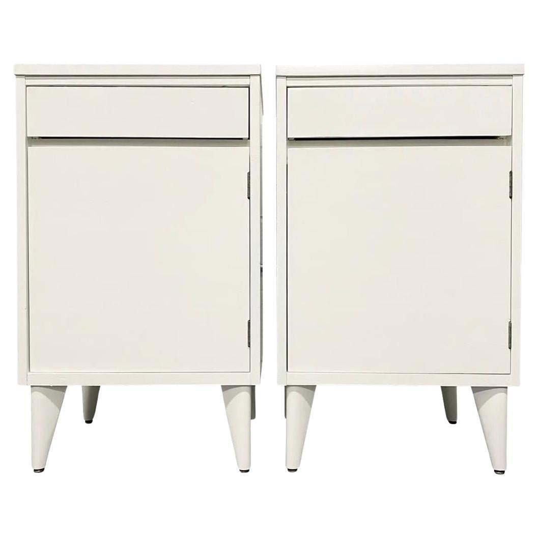 Midcentury Modern Pair of Glossy White Lab Cabinet Nightstands For Sale