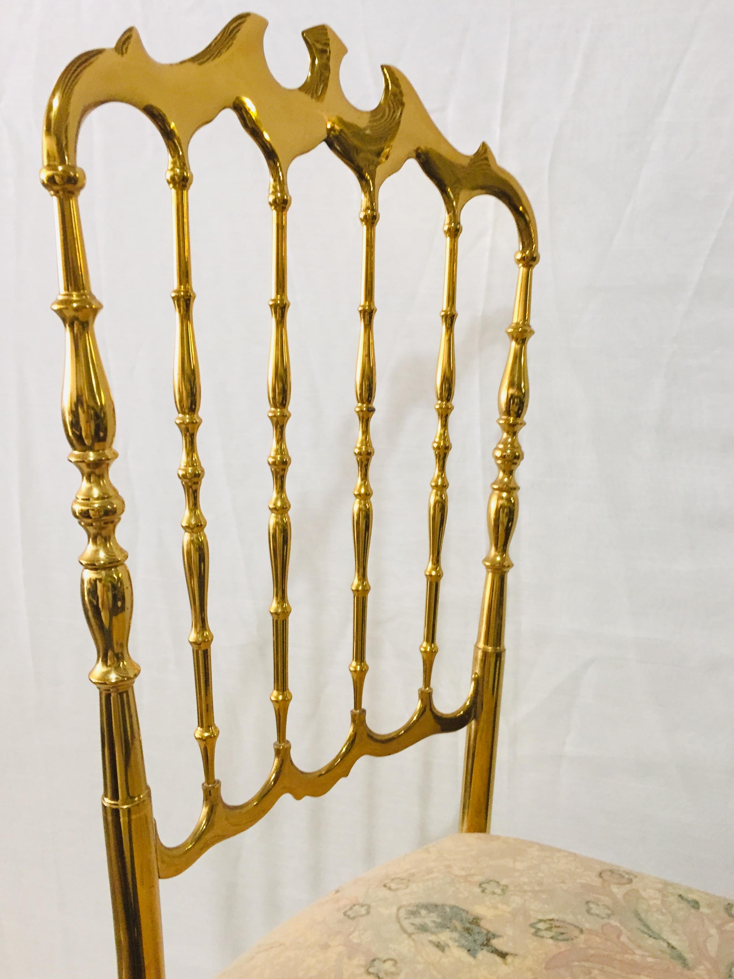 Cast Mid-Century Modern Pair of Italian Chiavari Opéra Chairs in Solid Polished Brass For Sale