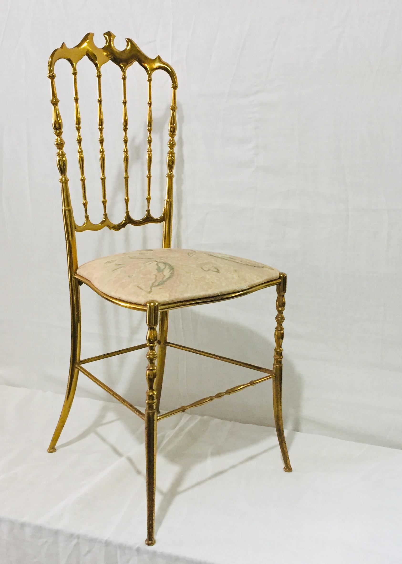 Mid-Century Modern Pair of Italian Chiavari Opéra Chairs in Solid Polished Brass In Good Condition For Sale In Miami, FL